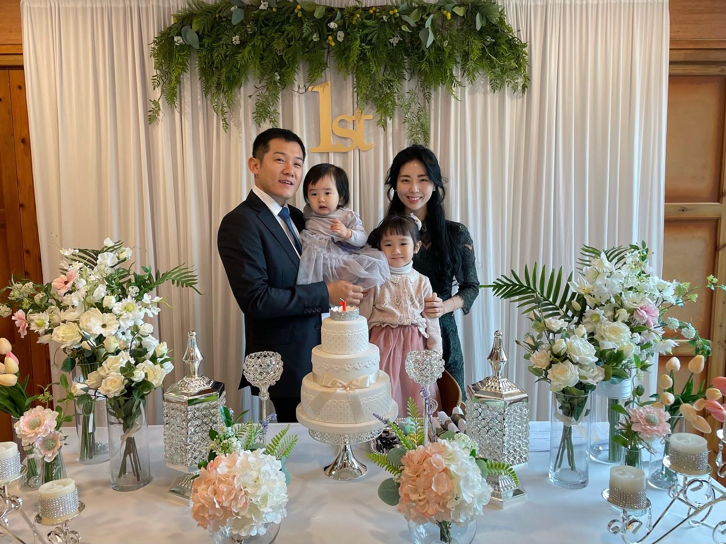 #돌
귀한 딸을 열달간 품고, 일년을 키우며 감사했던 순간들,
지금까지 지내온것 이 모든것 주의크신은혜 ෆ

일년간 불타는 육아판에 발벗고 나서 동참해준 신랑, 믿음안에서 소망 사랑의 본을 보여주신 부모님, 사랑이 뺏긴거 같았겠지만 꾹 인내하며 참 사랑을 보여준 하율이, 우리를 위해 기도해주고 마음써준 가족들, 응원해주고 축복해준 친구들 모두모두 감사해요.🫶🏻