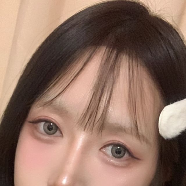 ღ고은ღ on Instagram: "#협찬 🌼 블랙하비 스윗 블로썸 달달하면서 상큼+시원한 향+은은한 꽃향이 더해진 스윗 블로썸 향수🤍💛 비슷한 향수를 찾자면 지미추 블로썸...? 향 봄에 엄청 잘어