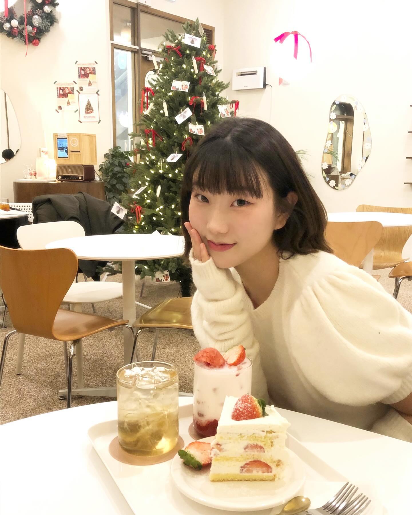 1일 1딸기 기본,,🍰💭