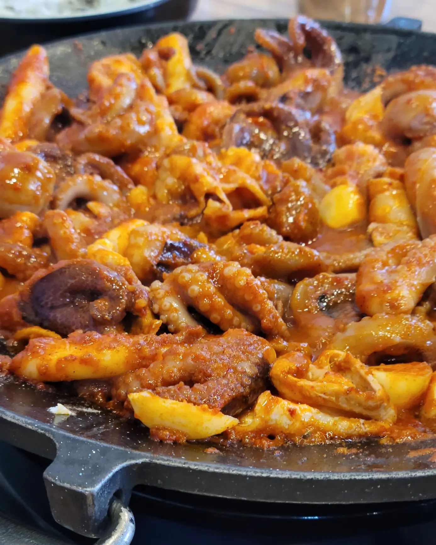 #안성깍두기

맛있게 매운 쭈꾸미 음식점 안성깍두기!

점심특선으로 쭈삼 1인 10,000원 먹고, 깍두기볶음밥을 먹었어요!

쭈꾸미집 이름이 왜 안성깍두기인가했더니~
여기 오면 꼭 깍두기볶음밥 필수에요!!

매운데 무쌈이랑 깻잎싸먹으면 환상의 맛이에요🧡🧡😊

 여기서 꼭 드셔보세요! 

⏰11:30~22:00
  수 정기휴무

#먹스타그램 #맛스타그램  #쭈꾸미맛집