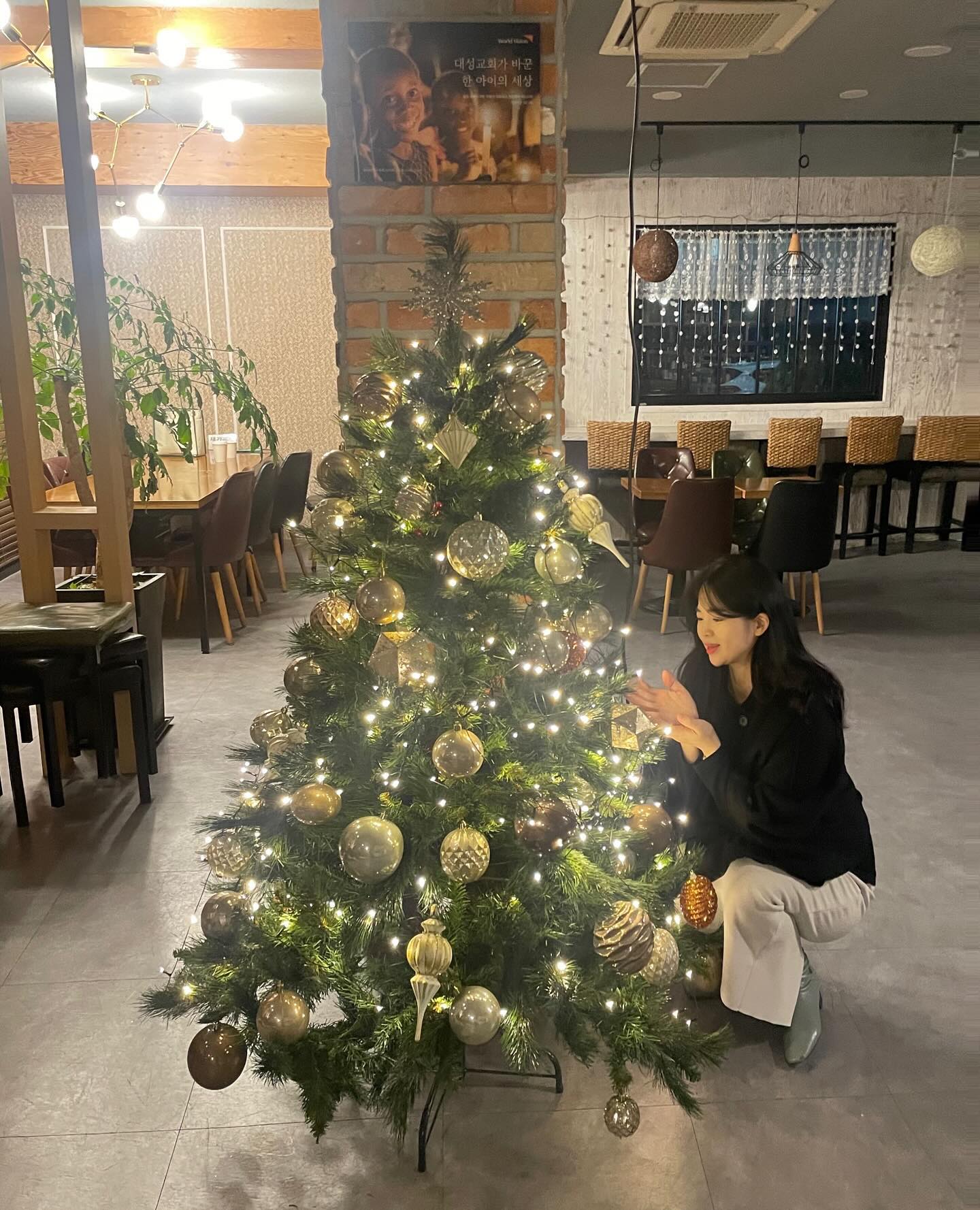 23년도 시작한지 얼마 안된거 같은데
어느덧 12월🎄

아주아주 잘 지내고 있는 요즘
시험기간이라 조금 바쁘지만
감사한 하루하루 보내는 중💕

#12월의계절
#따뜻한겨울
#감사한일상
