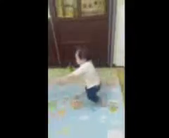어린이집 선생님이 찍어주신 영상~~
14갤 아들~♡ 아직 못걸어서 걱정이 많았는데
갑자기 하루아침에~  다다다다!!!