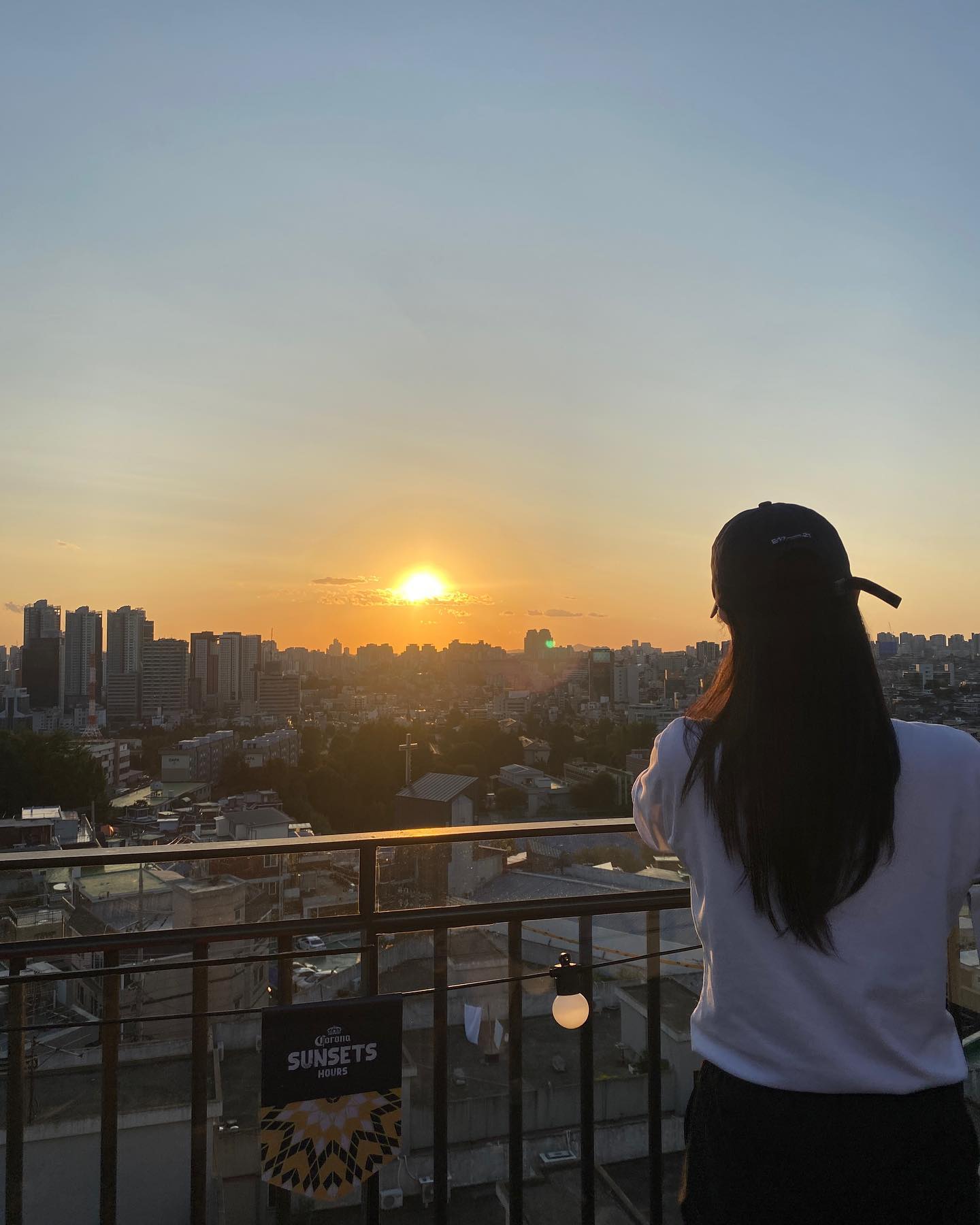 .
10월의 끝자락,
유난히 길고도 짧았던 2023년

왜이렇게 빨리 지나가는 느낌이져,,

한 해동안 무엇을 했으며
어떤걸 남길것인가,, 
진지하게 고민 되는 오널이네여,,🌅