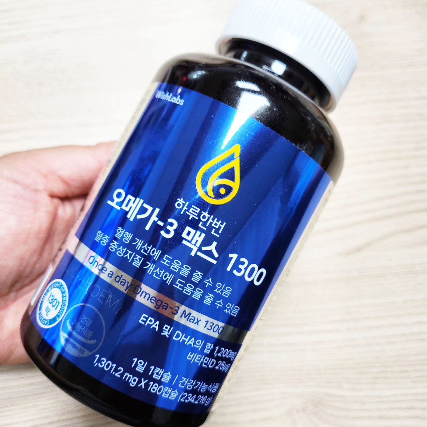 #협찬
순도 90% 이상의 오메가 3 EPA+DHA 1,200mg 함유된 하루한번 오메가-3 맥스1300
바쁜 일상속 불규칙한 생활과 기름진 육류 식사 위주로 점점 건강관리에 소홀하기 쉬운데
하루 한번 한알로 챙기는 프리미엄 오메가3
최상단 대형어종일수록 중금속 오염도가 높기에 최하단 소형어종 엔초비에서 오메가 3 추출하여 중금속 걱정도 덜한 프리미엄 캐나다산 오메가3
비타민 D3 1,000IU 함유까지 되있어 건강관리 간편하네요!

wishlabs_kr
#위시랩스 #오메가3 #안구건조 #피로감 #피곤함 #혈행개선