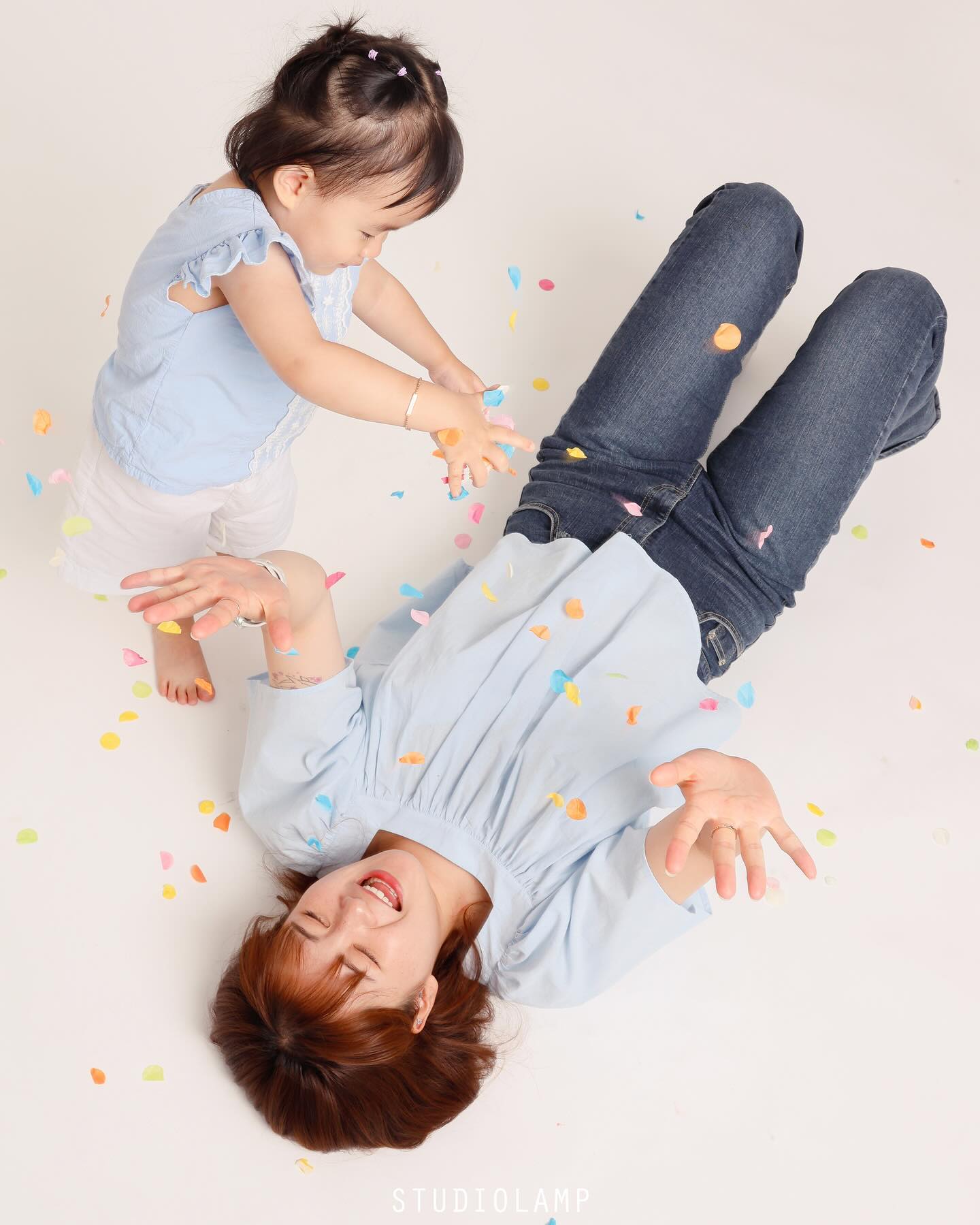 이 사진을 이제야 올리는 나 반성해
(박쨘이 세상에서 제일 웃겨)

.
.
.
.
.
.
#여수 #여수사진관 #스튜디오 #스튜디오촬영 #스튜디오램프 #이모 #조카 #사진 #사진촬영 #일상 #소통 #선팔 #맞팔 #photo #photography