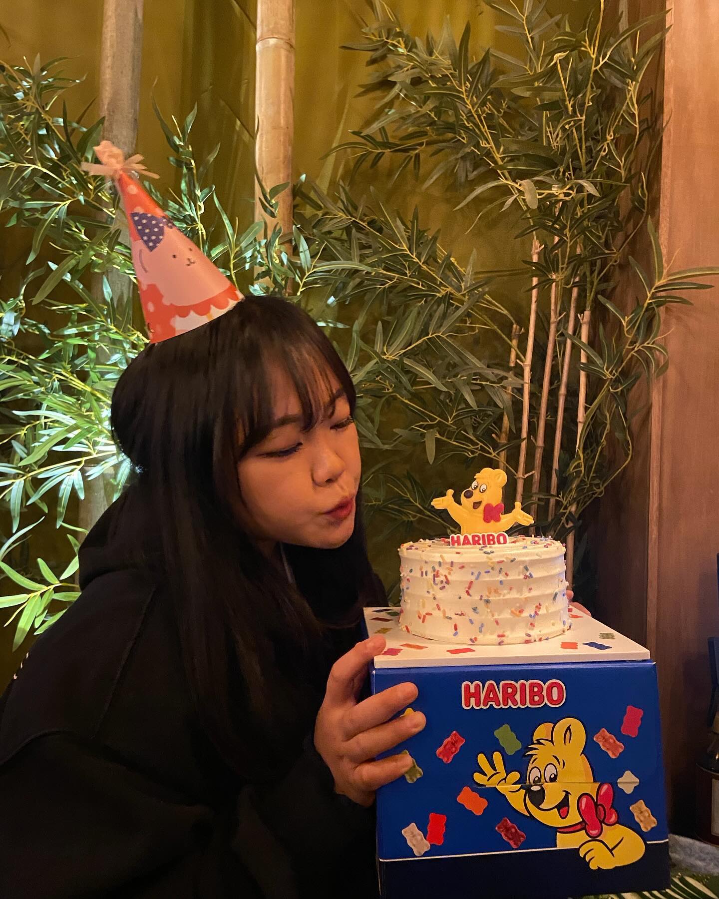 너무 감사하게 지나간 27살 생일 
소중한 사람들과 소중한 시간을 보낸거같아서 너무 소중했던 하루 였습니다
축하해주신 모든분들 감사하고 늘 과분한 사랑 보답하면서 살겠습니다 💛
