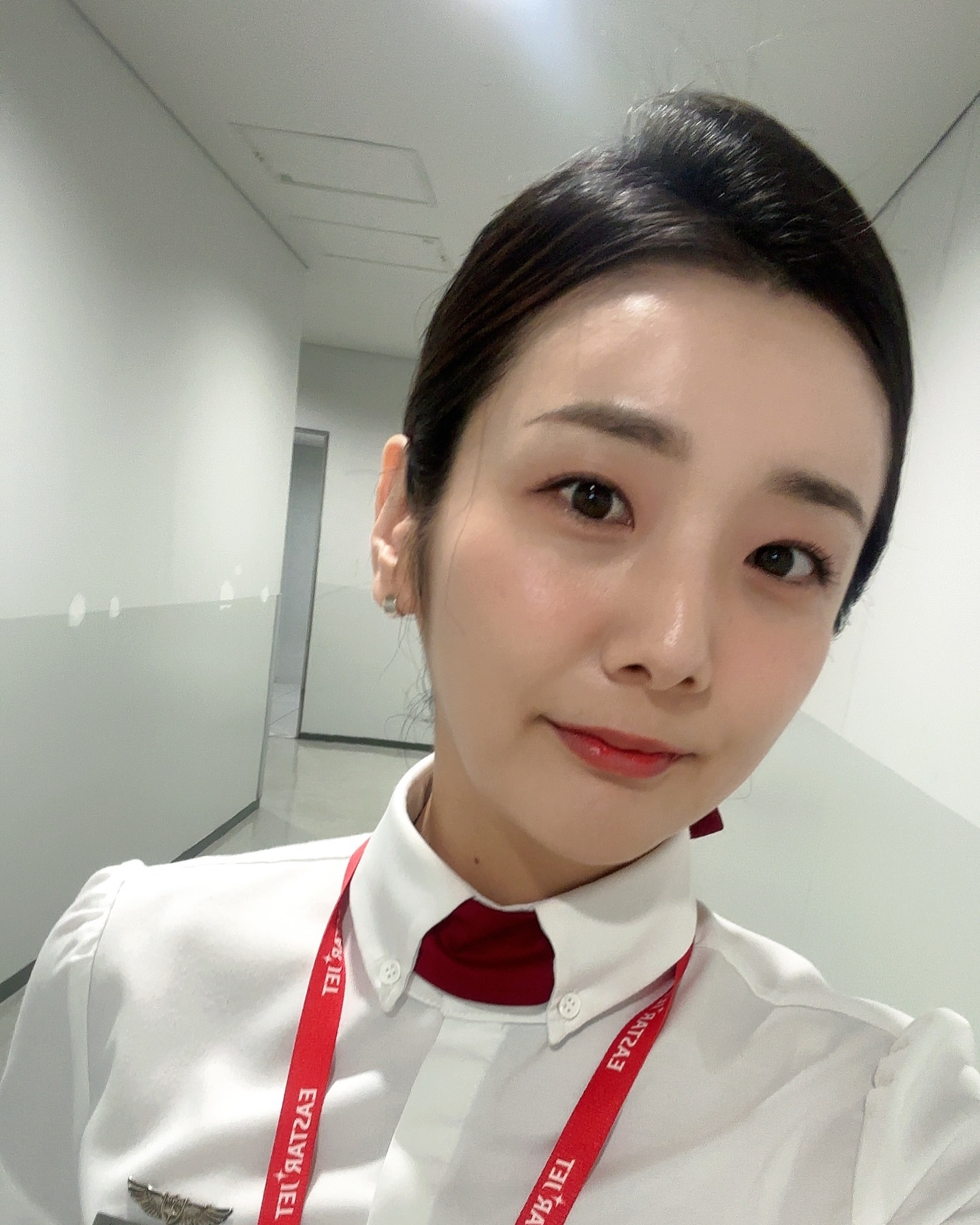 :
환하게 웃는 법은 잊은 것 같지만
일-집-덕-골
덕분에 아주 #차분하고잔잔하고평안한하루 😌
근데 #혼밥 #집밥 먹으면 살 더 찌는 나 어떡하지
#셀피 #근황 #차잔평하