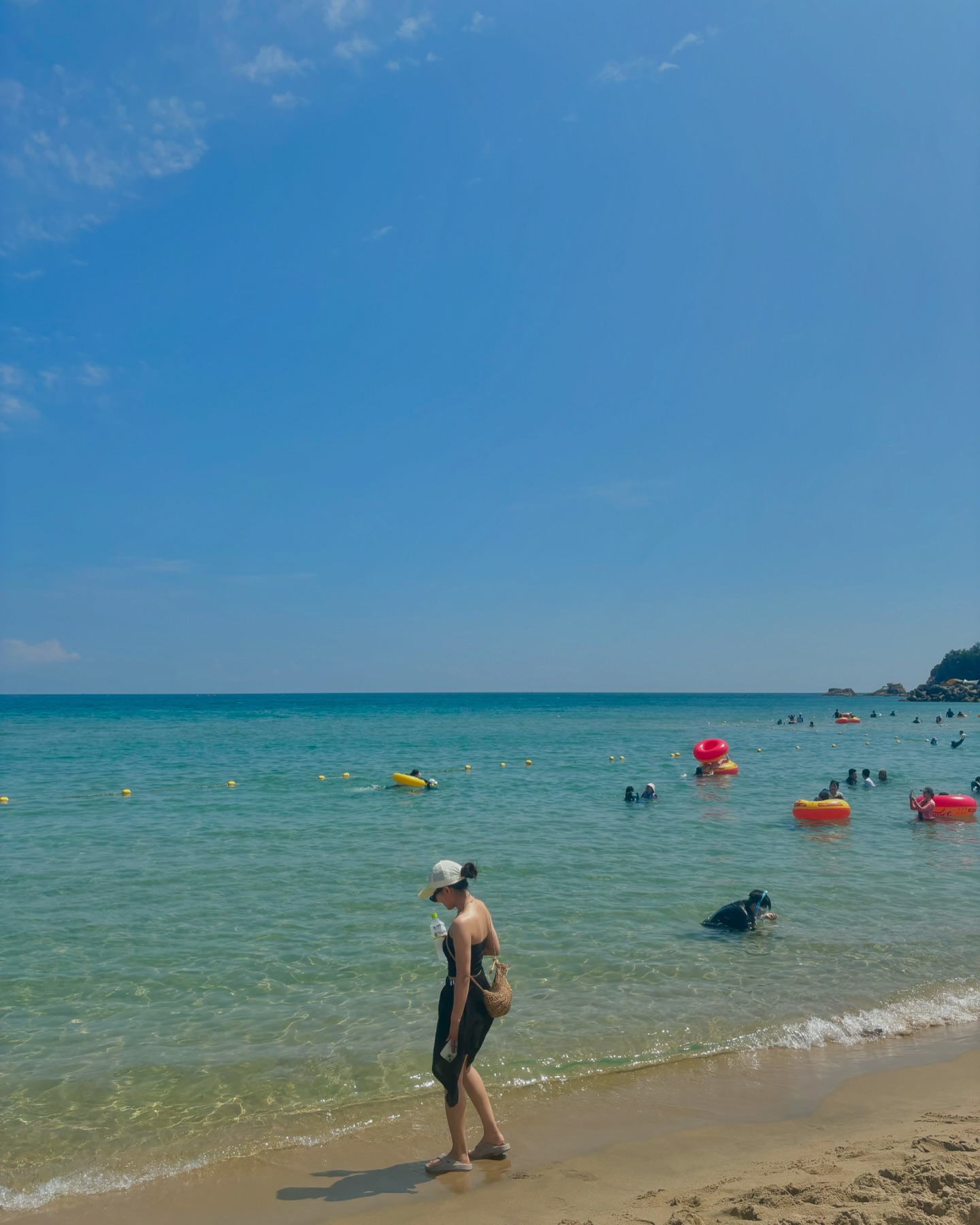Weekend away in Aug🌊

- 피드 3바다 맞추기 성공
- 오잼이 다흔들어버린 초점
- 코믹스릴러 재난영화 <대왕해파리>
- 나눔으로 완성된 완벽한 쥬순룩
- 미국모텔갬성 파자마파티
- 🩵🤍🩷