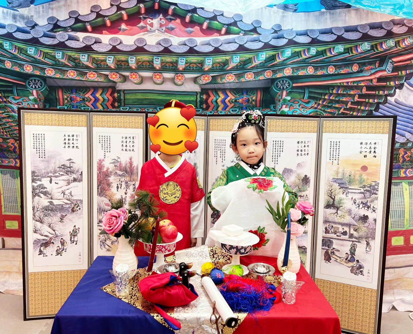 .
원에 보냈더니..
선생님께서 하린이를 시집보내셨네🤣🤣🤣🤣🤣

오늘 
오전에는 전통혼례 체험하고 오후에는 환경뮤지컬보러 다녀오고 👍👍👍

다음주도 일정 알차던데
넘나 좋겠다🥰🥰🥰