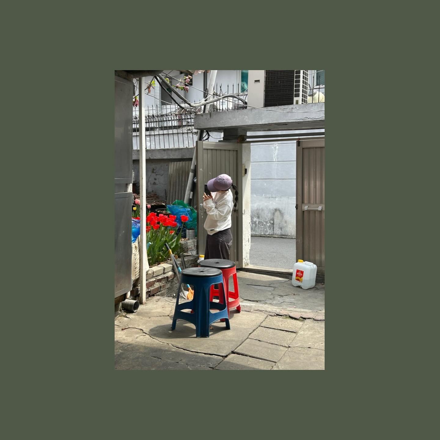 식사 T 카페 T 길거리간식 T 산책 T
“너 T야?” 할 때 그 T가 아니고 각 2회씩 진행했다 이 말입니다.

이제 친구들이 일할 때 쓰는 용어로 대화하면 중간에서 영 못 알아듣는 지경에 이르렀지만, (당황하지 않고~)에... 방금 그거 무슨 뜻입니까? 물을 수 있음에 행복해요. 또 친구들이 더 이상 심리학 뭐 그런 쪽 석사로 오해 안하고 언어치료라 말하기 시작한 점도 기쁩니다.

이렇듯 인생은 배움의 연속이지요.
못 말리는 아가씨들 우리 모두 직무 전환 파이팅 ✊ ̖́-