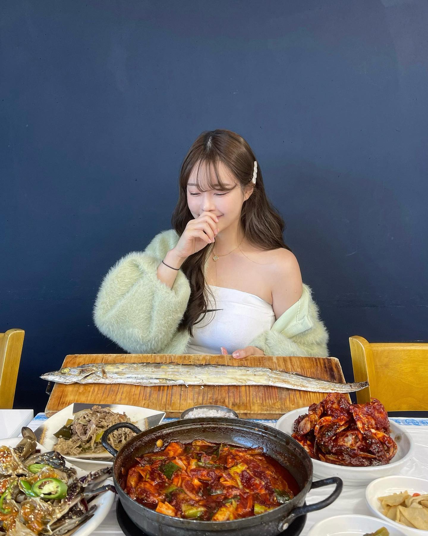 벌써 세번째 방문한 게장맛집 🦀
게장도 리필이 가능한테 반찬도 구성지게 
많이 나오는 가성비 맛집!!

게도 살이 알차고 갈비조림도 너무 맛있는!!🥹
바로 앞에 여수바다를 보며 먹을 수 있는 
위치 최고의 맛집이에용 ㅎㅎ 
여수에서 뭐 먹을지 고민이라면 완전 추천!!

(사진 증명사진 같은거 실화냥 ㅎㅎ)

🏷 낭만별식 
▫️ 전남 여수시 돌산읍 진두해안길 72 2층 203호
▫️ 영업시간 - 매일 9am~ 10:30pm
▫️ 오션뷰에 여수 핫플에서 가깝워 접근성이 좋음
▫️ 주차는 가게앞 길에 하시면 됩니다!
▫️ 아기의자 준비되어 있어 가족외식 가능!

#여수 #여수여행 #여수맛집 #여수게장 #아기랑갈만한곳 #아기랑여행 #여수가볼만한곳 #전라도맛집 #전라도여행 #게장맛집 #게장정식 #갈치조림맛집 #점심메뉴추천 #협찬 #문의는dm
