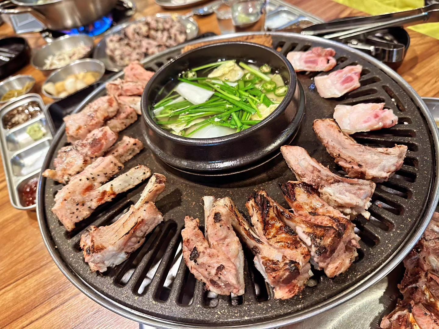 ㅡ
쪽갈비 먹으러가서 칼국수에 진심,
나랑 놀아주느라 볼링은 안진심이신 분💙
ㆍ
#이번주도고마워💑 #놀아주느라고생했어요
#다음주도부탁해