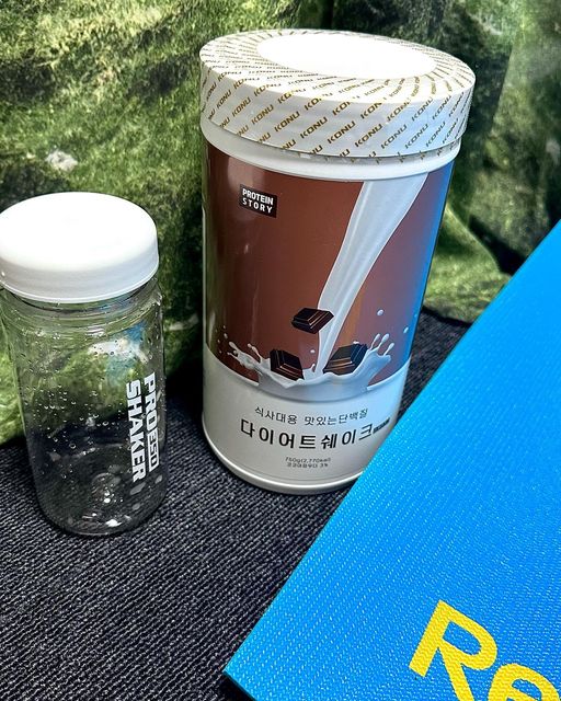 ㅎㅖㅇㅣㄴㅣ on Instagram: "#광고 #협찬 다이어트 중 운동은 홈트가 짱이죠 😍👍🏻 요즘 운동 중에 챙겨먹는 요 쉐이크 아니 이거 다이어트 쉐이크 맞냐구요... 너무너무 맛있잖아요.ᐟ.ᐟ