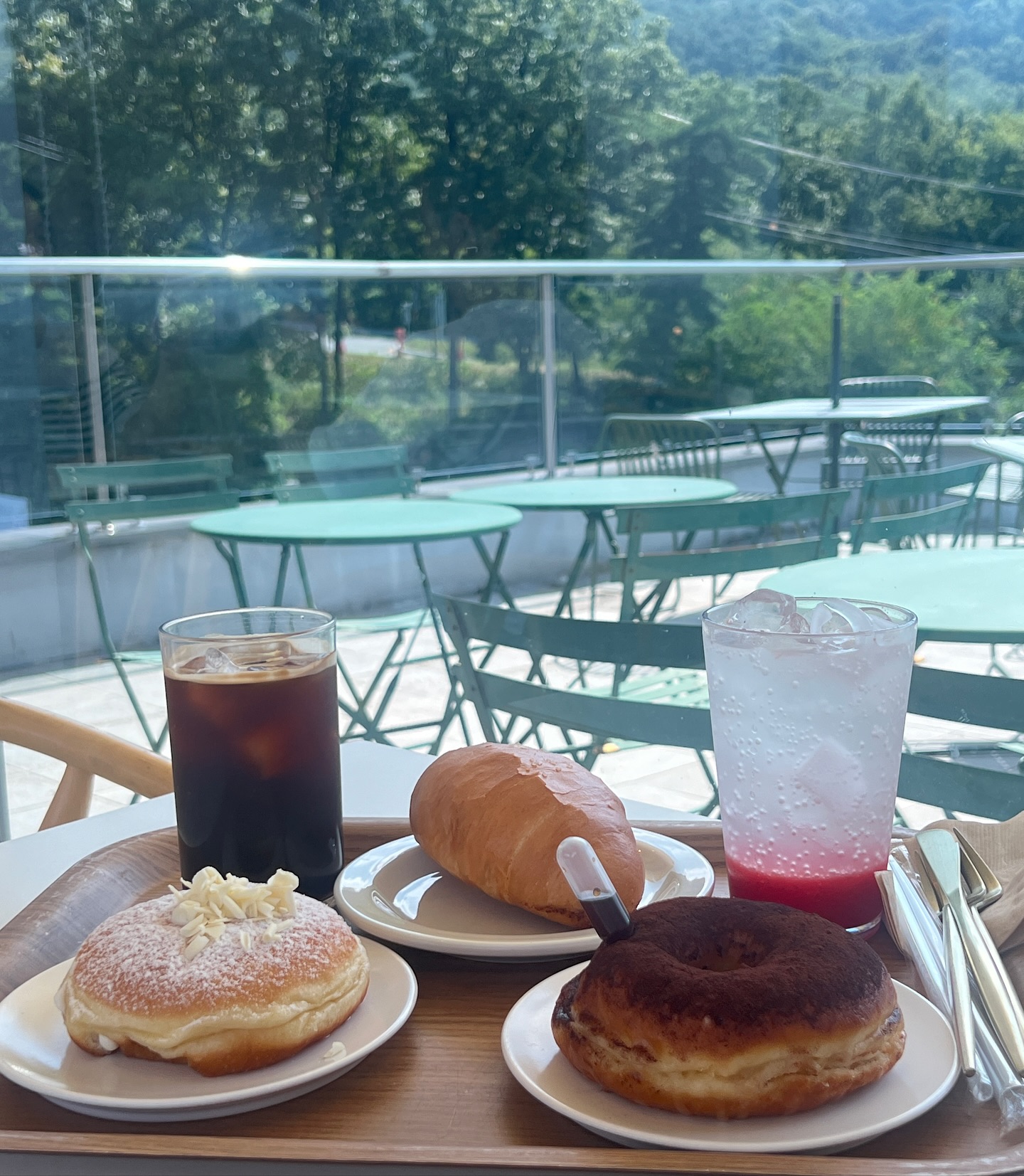 #시유당

남편이 산뷰를 보고싶다며 가자고 한 시유당!
#도넛맛집 이라서 흔쾌히 따라다녀왔어요! 
브런치도 맛있고 도넛이랑 베이커리류도맛있고
음료류까지 맛있어서
천안아산근교까페 찾으시는분들께 강추드려요💓

#천안근교카페 #아산근교카페 
#천안도넛맛집 #천안카페추천 #아산카페추천 
#천안대형카페추천