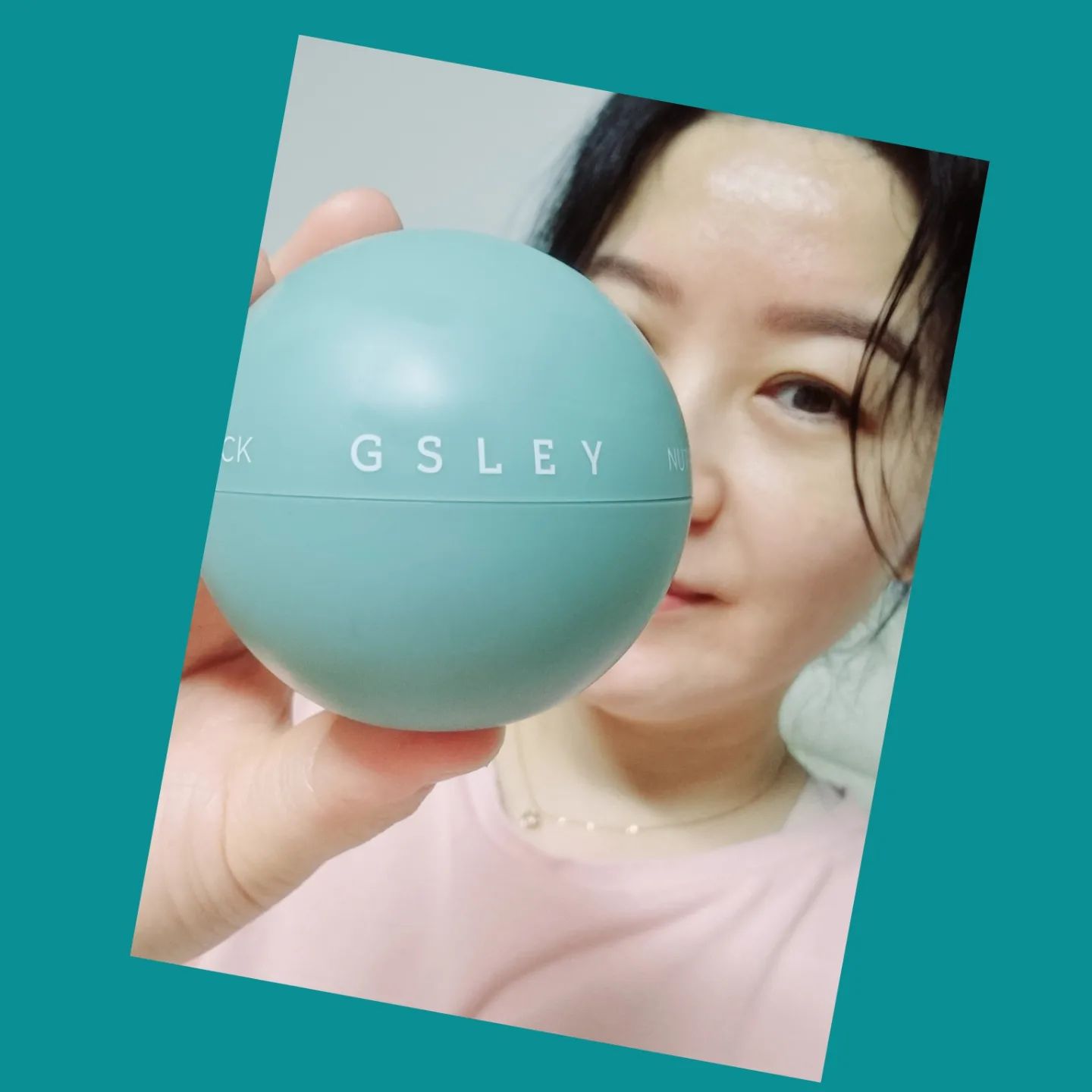#광고

지슬리 영양폭탄팩

늘 건조해서 얼굴당김이 심한데,, 
겨울이라 더 당기고 더욱 건조

영양폭탄팩 이름부터가 맘에 쏙들었는데..
사용해보니 정말 촉촉함이 최고최고~^^
에센스타입의 워시오프팩이라
부드럽게 잘 발리고 얼굴에 두는 동안에도
피부 당김1도 없어서 좋아요😁👍

동물성원료 NOㆍ타르색소 NOㆍ파라벤 NOㆍ탈크 NOㆍ알러젠 유발향료 NO

이 원료들은 첨가하지 않았다하니 
안심하고 홈케어하면 좋을 것 같아요

팩 사용후 세안하고 정말 얼굴이 촉촉하고 당기지 않아서 좋았어요~~그리고 피부톤이 밝아진 느낌~^^
넘넘 간편하게 피부에 영양가득~🩵

#지슬리 #영양폭탄팩 #식물성알갱이 #알러젠프리향료 #피부진정 #화장품 #영양크림 #수분크림 #겨울화장품 #진정효과