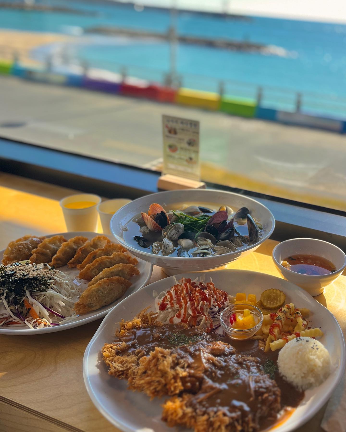 #울산맛집추천 

울산에도 이런곳이,,🌈🧚🏻‍♀️

🍜칼국수와 돈가스를 먹으며 통창 트인 바다를 🌊
한눈에 볼 수 있는 곳! 💖✨울산 나사리해수욕장 #바다정원 

🏷상호 : 나사리 바다정원 bada_jungwon 
🏷주소:울산 울주군 서생면 나사해안길 5-34 
🏷영업: 평일 11:00 - 16:30 
주말 11:00 - 20:00 *19:30 라스트오더

자세한 리뷰는 블로그에 ,,☺️