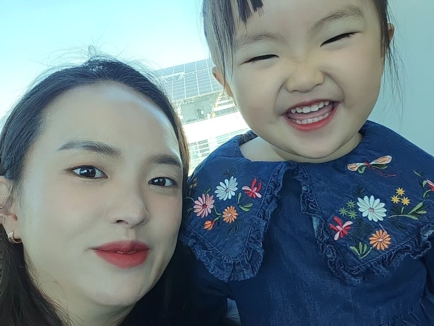 미국에서 온 경난이~~!!
자주못보지만 넘반가웠어!!
애들때메 이야기도 잘못햇지만ㅜㅜ
담에또보자

@수진 @하랑 @경난 @찬미
ginagwon