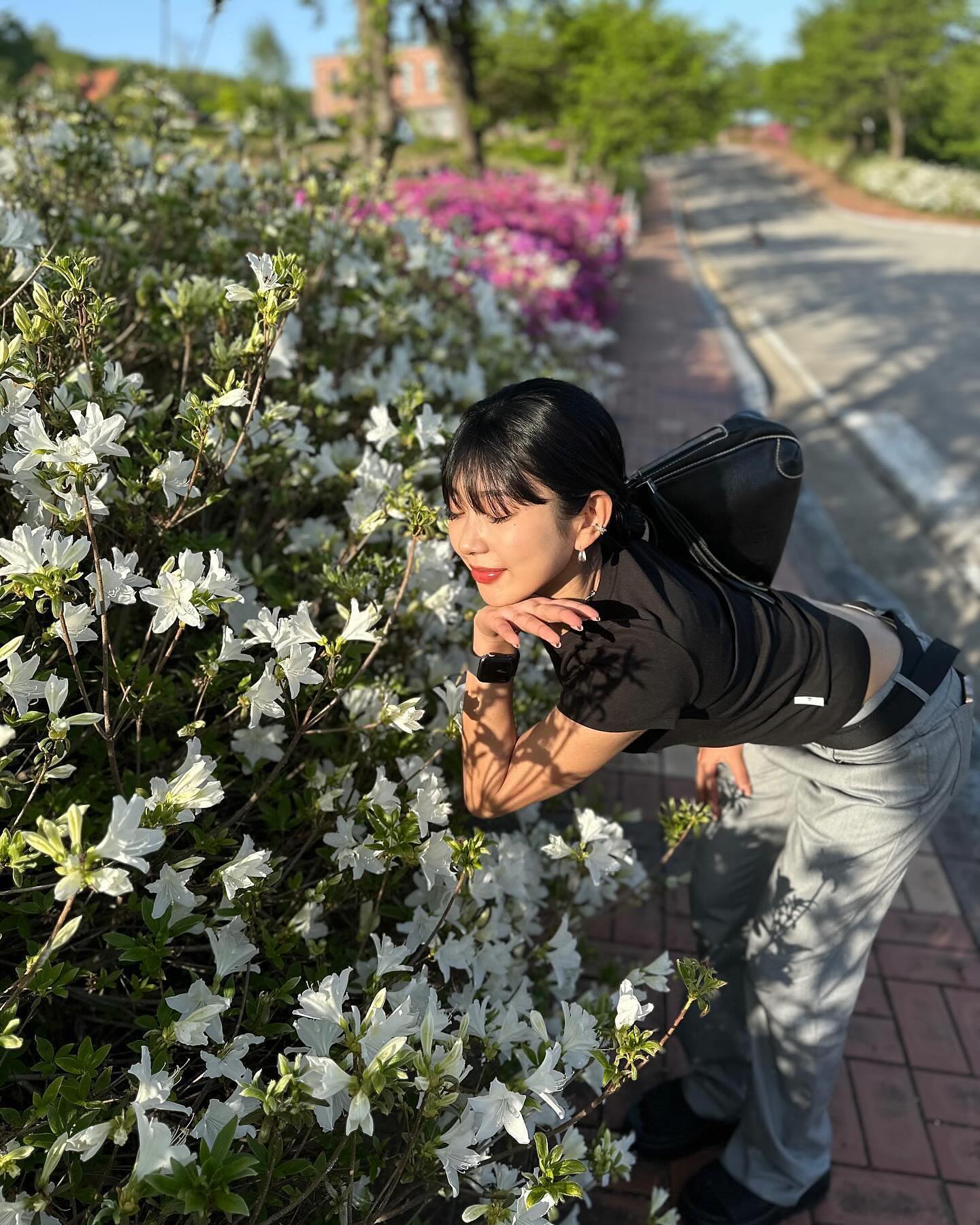 Good vibes only✨ 배츄 티셔츠 곧 출시..