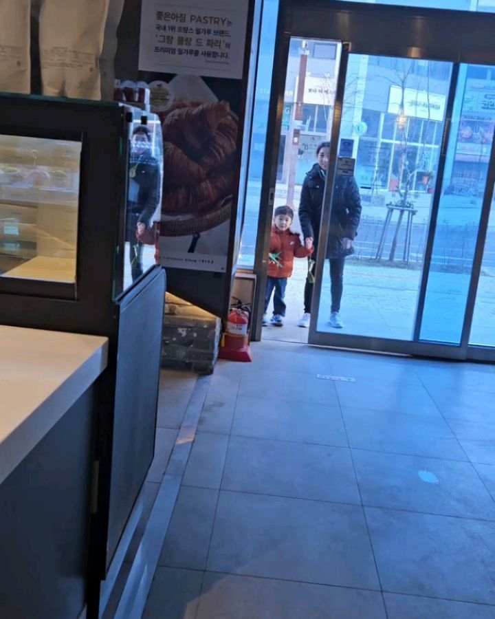 그래..ㅋㅋㅋ. 난 누나야🤭🤭🤭🤭

빵 누나🤭🤭🤭🤭

이모라고 하면 빵 줄꺼야ㅋㅋㅋ🤭🤭🤭

아낙ㅋㅋ 귀여위ㅋㅋㅋㅋ

누난 내여재니까~누난 내여자니까~💕

#누나#조카#빵누나#누나다