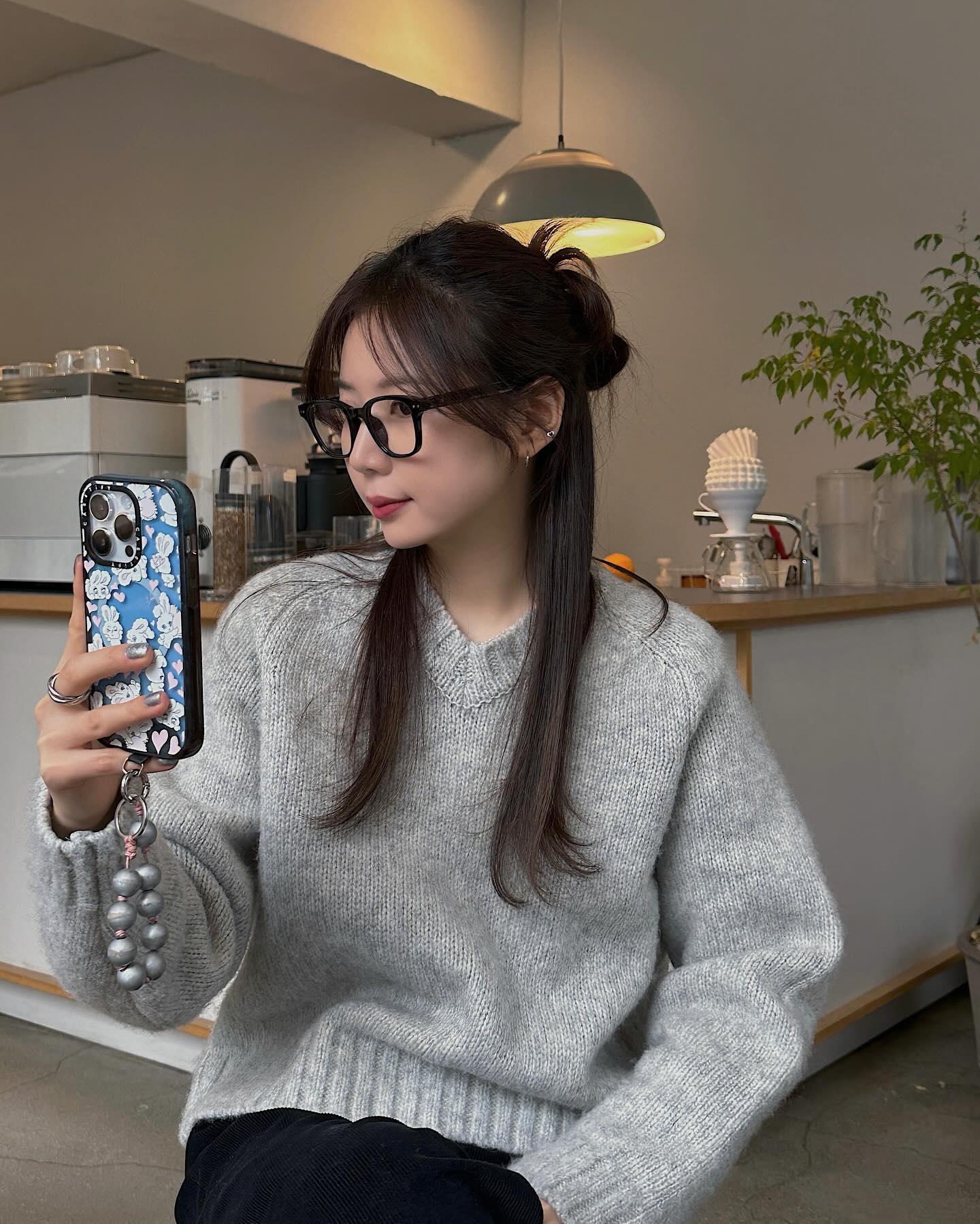 뿔테안경 썼다가 벗으면 그렇게 맹숭맹숭해 보이더라고요?
블루라이트 차단까지 가능해서 더 좋은 #134mm #뿔테안경 🤓🖤

134mm_official #일삼사엠엠 #안경테 #안경 #뿔테안경추천