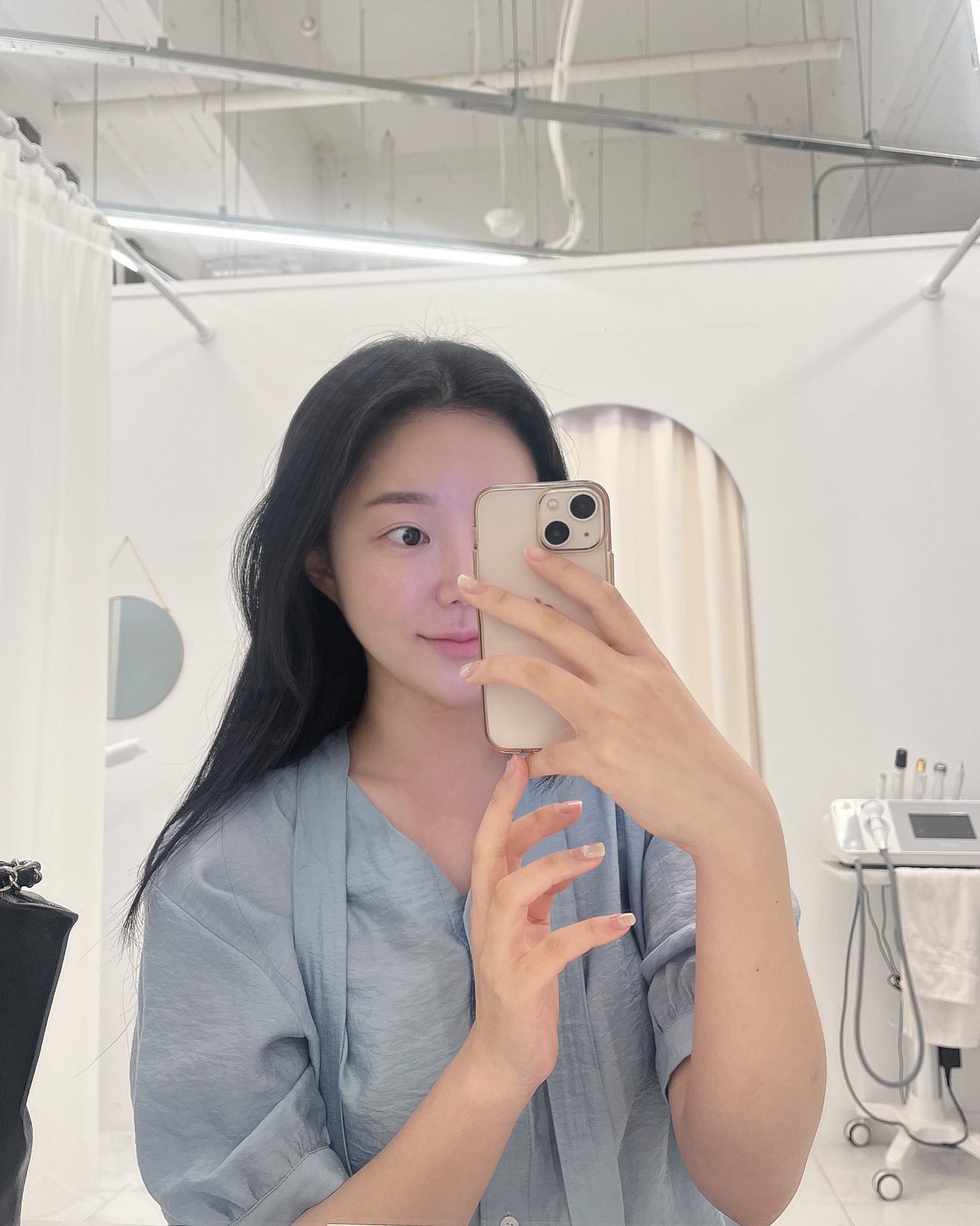 요즘들어 피부가 너무 예민하고
속건조때문에 뭘발라도 건조해서 
관리 받으려고 찾아간 그루에스테틱 ❤️‍🔥

피부관리받고 예민했던 내 피부 맞나싶을정도로
진짜 이렇게 광난적 처음이라 너무 놀랬던..😲

기본적으로 피부타입에 맞게 관리를 해주시고
원장님 관리 스킬도 너무좋고,
수기관리도 해주시는데 붓기까지 쏘옥 빠져
 중요한날 있으면 꼭 관리 받으러 가고싶은 샵✨

#창원피부관리 #사림동피부관리 #창원에스테틱
#창원피부 #창원피부관리실