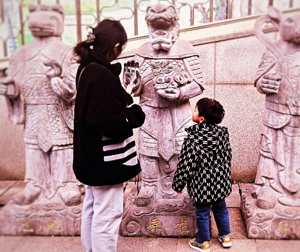 #용띠해 
.
.
💙
새해에는
우리가족
행복해져라
.
.
.
.
#새해복많이받자
#셀프새해복
#청룡의해🐉
#황금용띠
#는나
#🐲
.
.
#소원을빌어보자