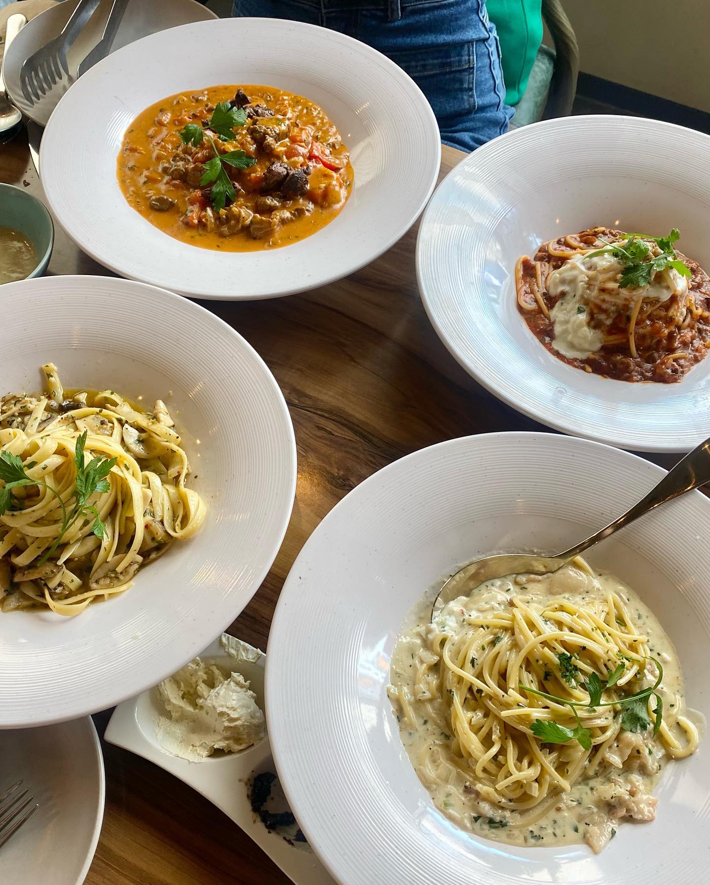 원주맛집 , 예테보리

파스타들 종류별로 다 맛나고 샐러드랑 빵 과일 커피 모두모두 맛나서 좋았어요👍🙌

#원주맛집 #원주예테보리 #원주양식 #예테보리 #무실동맛집 #원주파스타