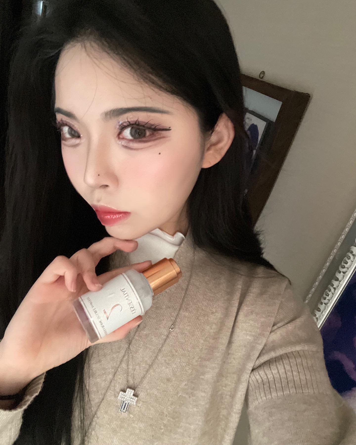 #광고 나이아신아마이드 성분 함유로 미백 케어에 도움을 주는 앰플🍓
끈적임 없이 촉촉하게 발려서 매일 바르는 즁~~
청담동 피부과의 비결인 기미 지우개 레시피!
스킨케어원료로 레센셜이 최초!
색소에 특화 된 고함량 3가지 원료로 더욱 확실한 화이트닝 효과까지💕
안 쓸 이유가 없는 그런 앰플이지롱

#협찬 #레센셜 #미백앰플 #앰플추천

#화장품추천#스킨케어#기초화장품#미백