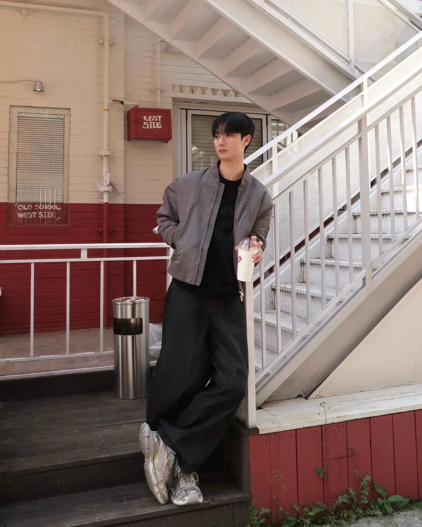#제품제공  neonmuseum.official onthelook.korea 

벌룬핏 데님바지를 제공해주셨습니다 ! 총기장도 길게나와서 핏이 예쁘게 빠집니다 😁

저는 블랙 컬러로 코디를 했는데
니트, 점퍼와 매치하여 봄코디를 완성했습니다 
무난한 컬러라 손이 자주갈 것 같습니다 ㅎㅎ

-
-
#neonmuseum #네온뮤지엄 #kichul #기철 #onthelook #온더룩
#kichulbyontl #byontl