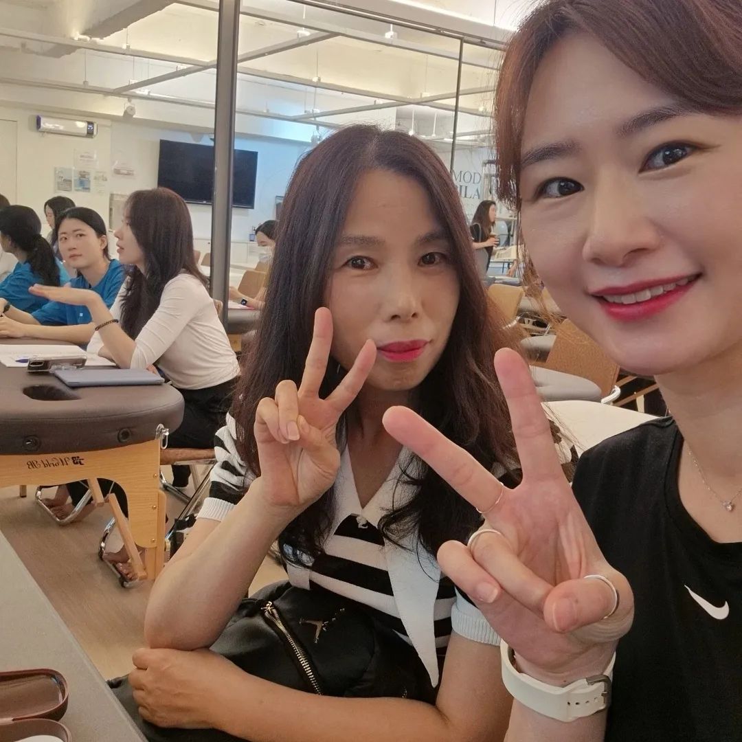 은지쌤이랑 서울왔음♡♡♡
함께라서 더 좋네♡
#원주필라테스맛집 
#원주혁신도시필라테스 
#모던필라테스 
#모던필라테스워크샵