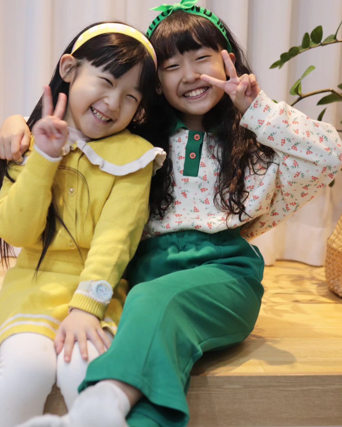 #협찬

우리 비글자매들의 패션의 완성은 헤어밴드
#제이앤루시  헤어밴드로 깔맞춤착장했어요~~

쨍할 컬러감과 발랄한 반다나스타일로
상큼발랄하게 스타일완성~~!!!

보는분마다 이쁘다고 칭찬해주셨어요^^

제이앤루시에서는 3개한세트로 다양한 다자인이 있어서
우리아이들 질리지않은 착장 스타일 헤어밴드로
어린이데일리룩 완성해보세요^^

#제이앤루시
#어린이헤어밴드
#어린이머리띠
#유아머리띠
#헤어악세사리
#비글자매머리띠
#키즈인플루언서