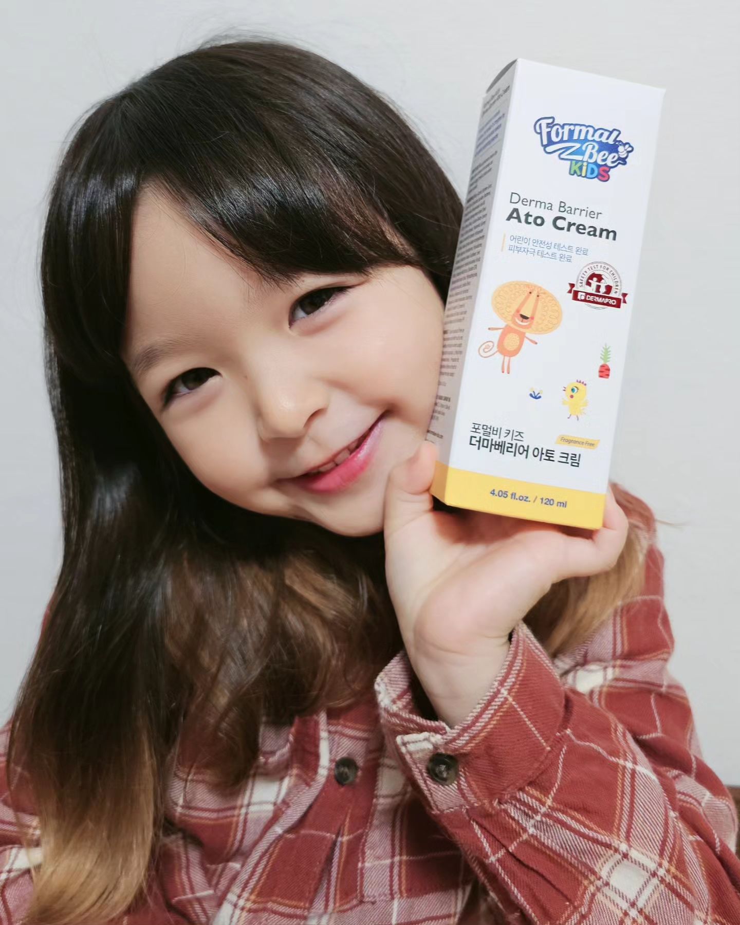 #협찬 #review

Hello everyone 
Formal Bee Kids Derma Barrier Ato Cream has the best present for my child precious skin ,they have chosen the best safest without any harmful ingredients that solve specific skin's problems ,and designed it in delightful colors and characters to share enjoyable moments with my little baby girl 
 

[Main ingredients and benefits:]
●Excellent moisturizing and skin barrier care with patented raw material eco Ceramide 
●Contains 22,500 ppm of panthenol, 10,000 ppm of ceramide, and 30,000
●ppm ot squalane to strengthen the skin barrier and form a moisturizing
barrier.
●Low pH formula to restore healthy skin pH
●Smooth and moist formulation for non-irritating use
●A refreshing finish that is easily absorbed into the skin and leaves only
moisture behind.
●Skin moisture increased by 26.97% after use
●Certified safe for children
Completed skin irritation test
Receiving an EXCELLENT grade by German Derma Test

It's really great product from #Formalbeekids make my daughter's skin soft , it absorbs into the skin almost instantly and keeps her super hydrated through out the day ✨️ it also doesn't have strong scent which is perfect for all body's part 

I definitely recommend it 👌 ☺️ 

Ps :This and many more opportunities for influencers are available via nurilounge.official
formalbee_kids

#formalbeekids #dermabarrier #ato #atocream #kidsskincare #데일리 #소통 #주말 #좋아요 #딸 #딸스타그램 #사랑해 #키즈모델 #인스타키즈 #가족 #귀요미 #애스타그램