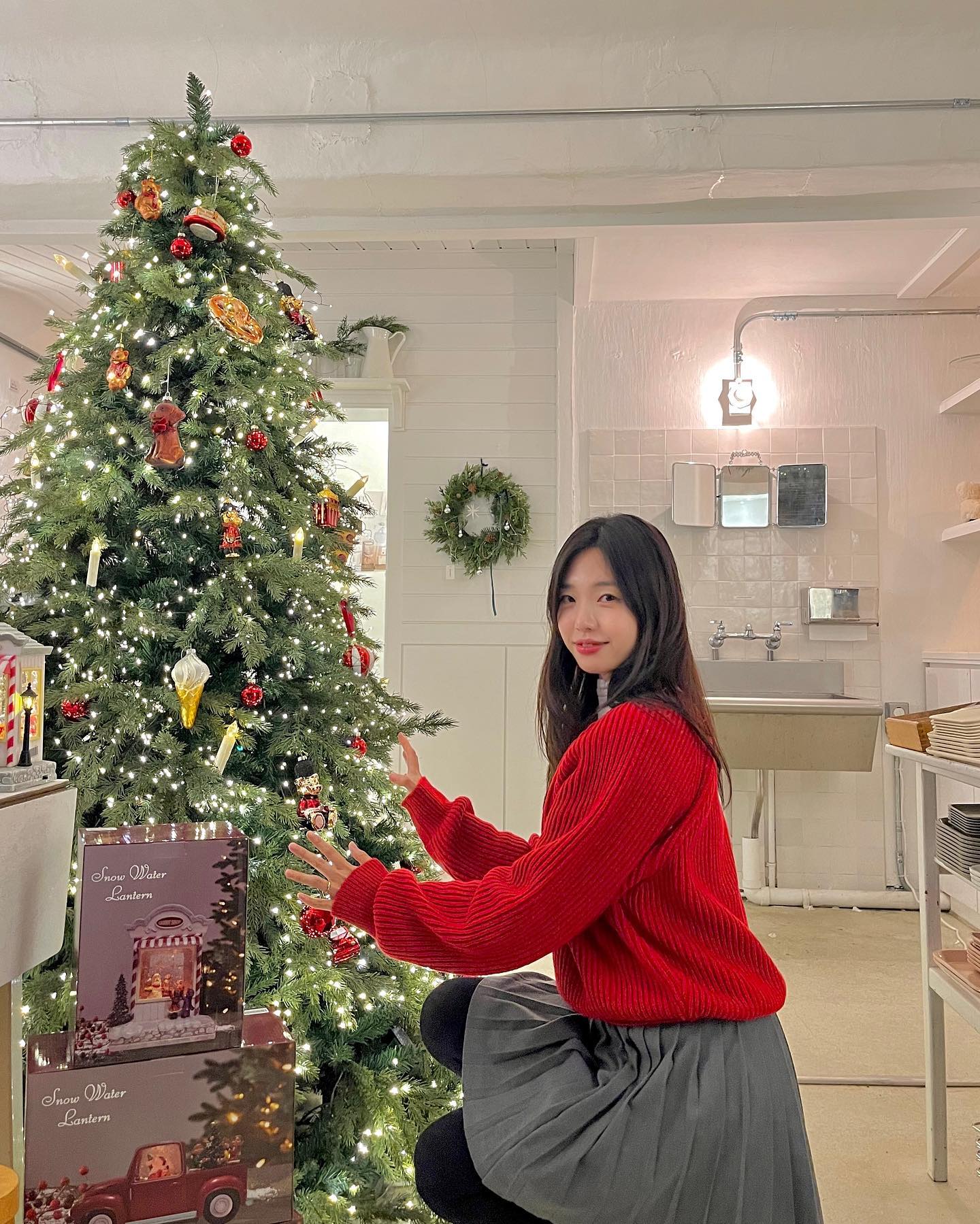 예쁜 것들이 가득했던 크리스마스의 #에이미테이블 🎄
감성 넘치는 그릇과 소품, 인테리어 자체 구경만 해도 즐겁고요.
카페 건너편 산책로도 있고 댕댕이 동반도 가능해요! 
 ⠀⠀⠀⠀⠀⠀⠀⠀⠀⠀⠀⠀⠀⠀⠀⠀
에이미테이블 amytable 
하남시 미사동로 102-31