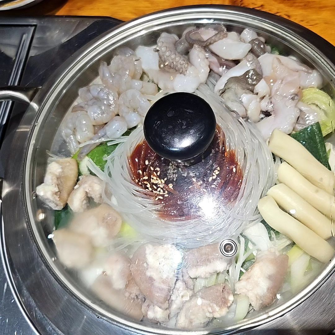 #포항낙곱새 #포항맛집 #감성낙곱새 #양덕동맛집 #포항법원 #낙곱새맛집

감성낙곱새 북구점

집근처인데 오늘 처음 왔는데 맛있네요~^^

아이들과 잘 먹고 있어요~^^
매콤함이 좋으네요~^^

점심특선도 있어서 할인혜택도 받을 수 있어요~^^

오셔서 맛있게 드셔보세요~^^