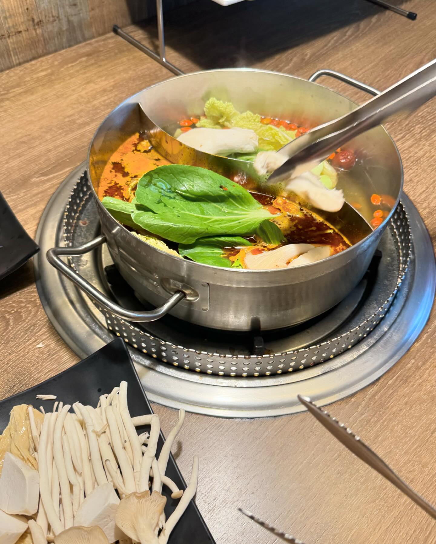 먹보가 여행하는 일주일내내 행복했던 그 나라
대만 타이페이ㅎㅎ 
여행가서 음식만 잘 맞아도 그 여행은 성공이라 생각한다며ㅋㅋㅋㅋㅋ
맵고 달달하고 자극적인 음식의 끝판왕이던! 
다른 것 보다 음식때문에 다시 한번 가고 싶다.
다음번엔 가오슝으로!?!?

먹잘알 쩝쩝이 먹보여행객들에게 추천합니다!!
#여행에진심이니까 #추억여행 #모두투어 modetournetwork