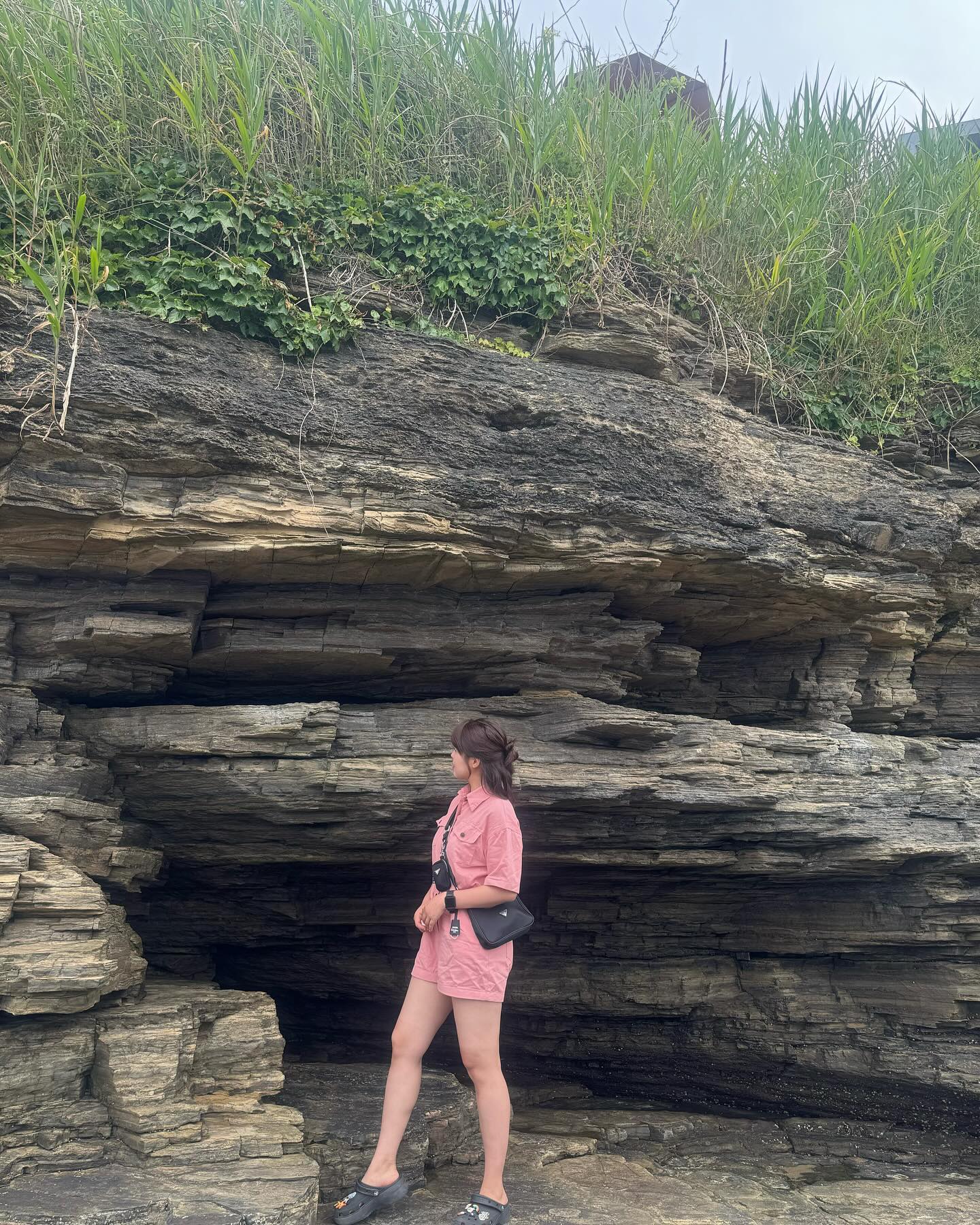 채석강에서 📸
날아다니는 갈매기들 보며 📸
울 할머니네 집 앞과 안에서도 📸
잡초가 많이 자랐구먼....🥹