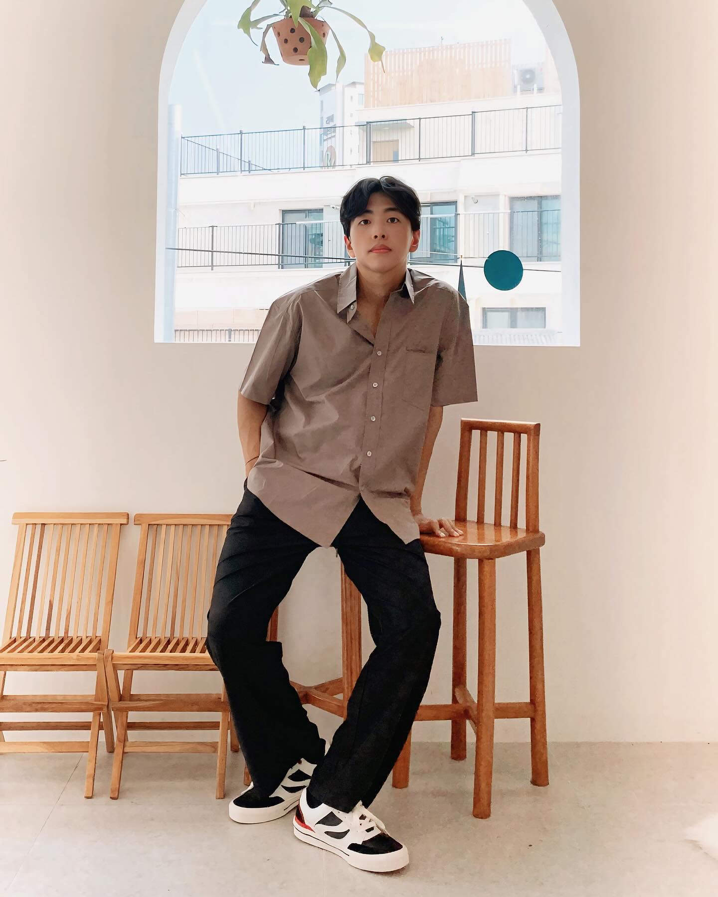 #협찬

TY틀영

올데이 페이퍼 하프 셔츠

데일리하게 툭 입을 수 있는 셔츠
넣입하면 깔끔해보이는 셔츠
올데이 하나쯤이면 딱

#틀영 #tleyoung #남자코디 #남자셔츠