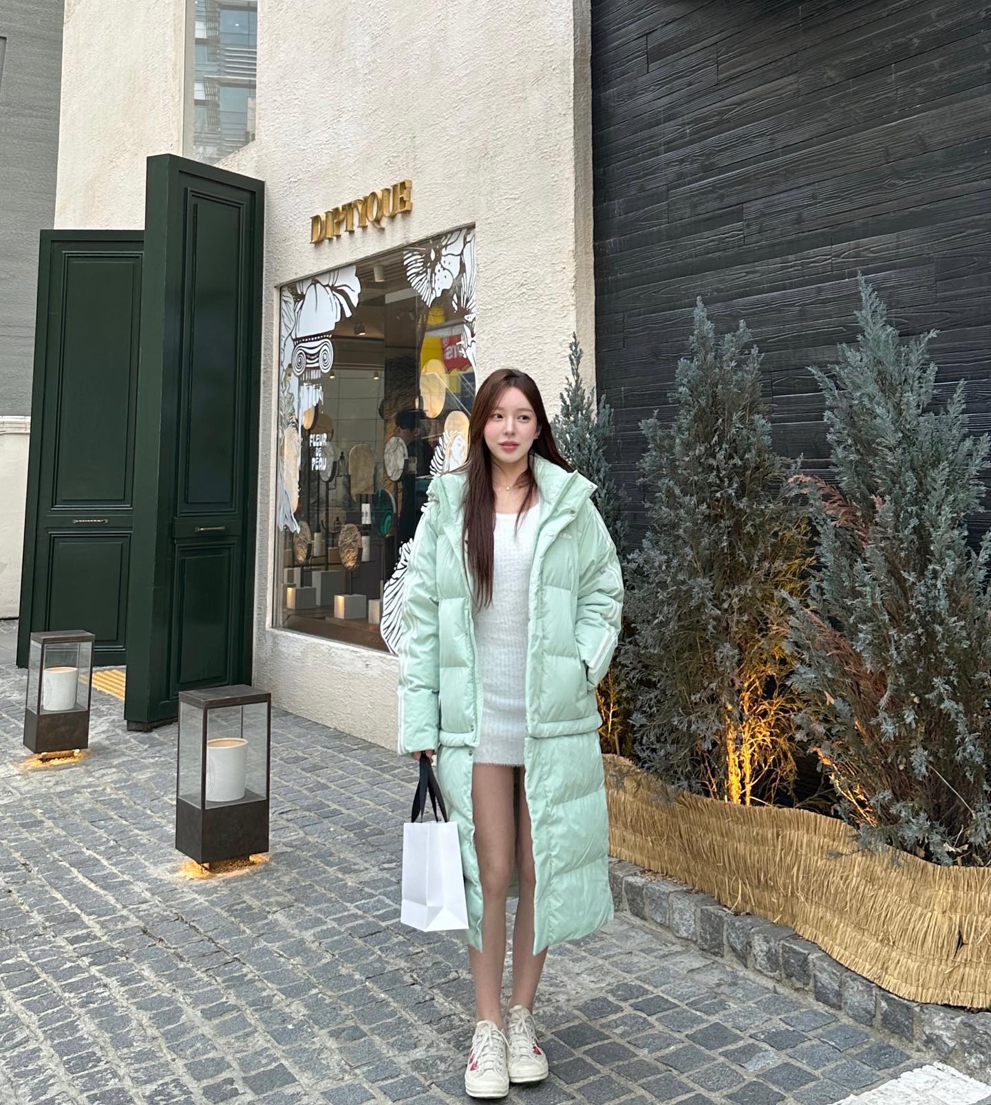 부드럽고 화사해보이는 라이트그린 컬러 어떤가요?!🥹🧡💛
제가 입은 요 패딩은 디테처블 제품이라 숏/롱 투웨이로 활용할 수 있고! 🍯🧡 밑단 스트링으로 스타일에 따라서 따듯하게 조절할 수 있어서 활용도 굿! 👍🏻❤️

 #제품협찬 #널디 #nerdy #엔와이디태처블롱다운자켓