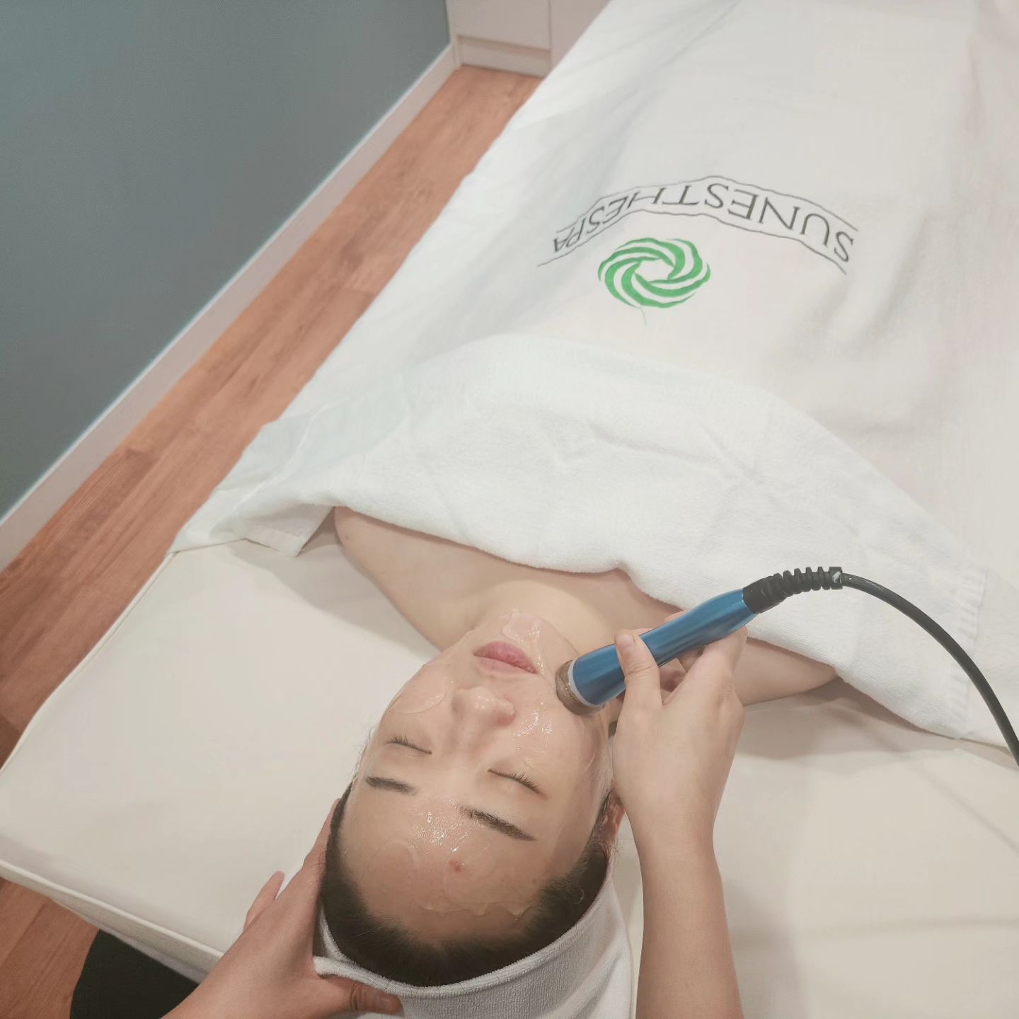 #광고#안산선에스테스파
#여드름관리

최근 컨디션이 관리를 못 해서 
바로 얼굴에 큰 여드름들이 울긋불긋
바로 선에스테스파 안산점 예약하고 
여드름관리 받으러 다녀왔어요 

크게 올라온 트러블들 뿐만 아니라
눈에 보이지 않는 작은 트러블까지
꼼꼼하게 압출해주시고 진정케어까지
확실하게 해주셔서 트러블 개선하는데
많은 도움을 받았어요 :)

역시 전문가의 손길 엄지척👍

#안산선에스테스파#안산여드름관리#안산에스테틱#안산중앙동여드름관리추천#안산여드름관리샵#피부관리추천#중앙동여드름관리#진정케어추천#고잔동피부관리실