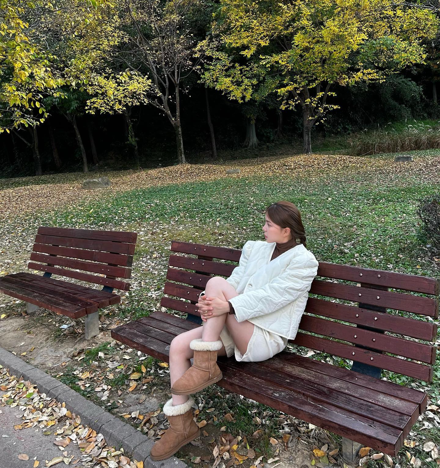 차차 어그를 꺼내볼까 🍂

✔️깔깔이 누빔 자켓
- Color : 아이보리/그레이/카키/블랙 (아이보리 착용)

- Size : Free 

- 3만원대