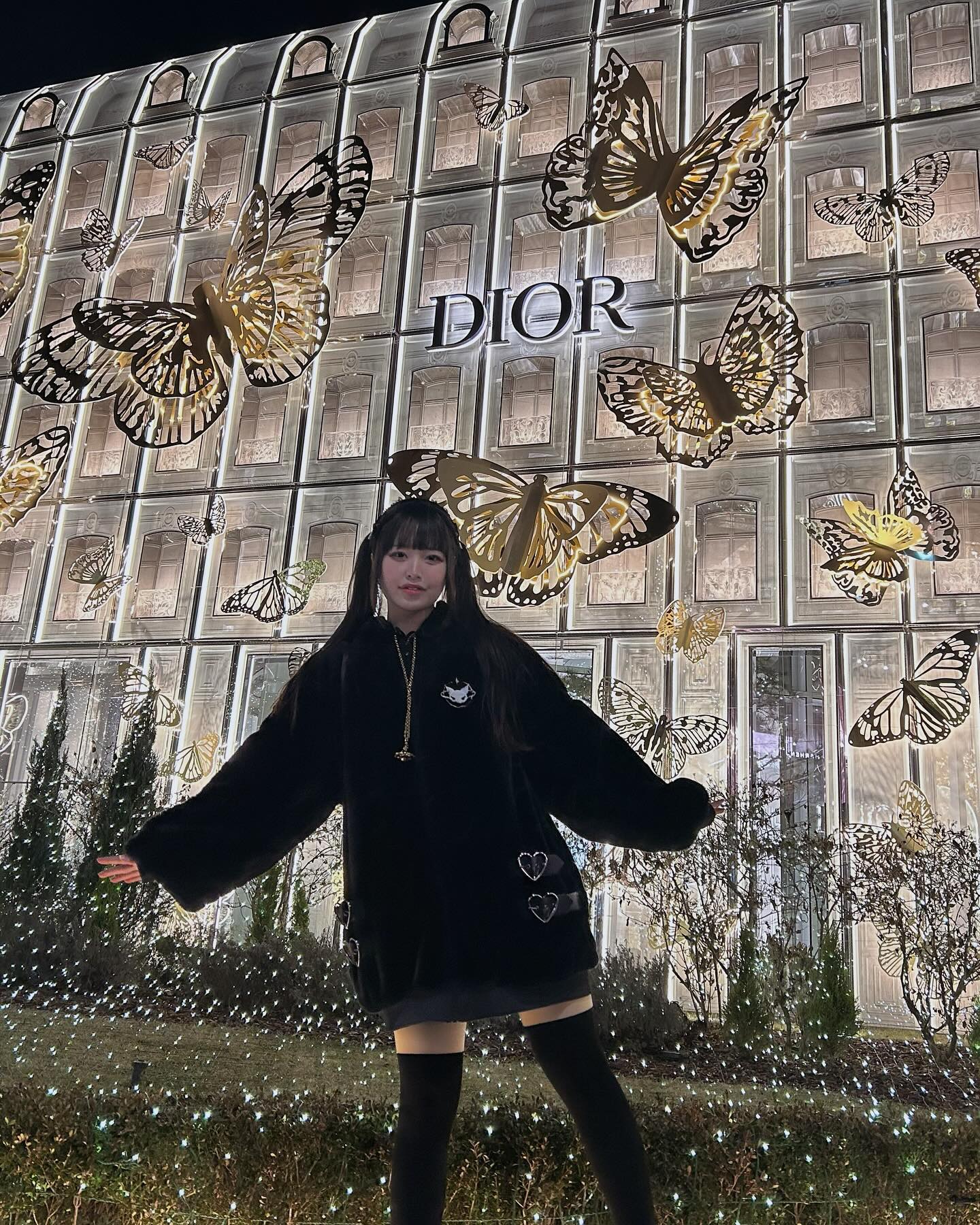 ✨seoul✨
도시 여자가.. 된 기분에 취했습니다. ,🕸️🍥
서울에 이사오고 싶습니다. . 자주가야지(៸៸᳐⦁⩊⦁៸៸᳐ )੭ﾞ
서울 맛집 추천해주세요˙˚ 𓆩 ✞ 𓆪 ˚˙
.
.
.
.
.
.
.
.
.
.
#서울 #서울카페 #서울여행 #서울여행코스 #디올 #디올카페 #성수동 #성수동핫플레이스 #지뢰계 #양산형 #양지뢰 #맞팔 #선팔 #좋반 #인친환영 #친구해요 #여행 
#地雷 #地雷女 #地雷系 #地雷メイク #ソウル #ソウル旅行 #ソウルカフェ #韓国アートメイク #韓国 #韓国ヘア #ファンク #フォロワー #フォロワー募集中
