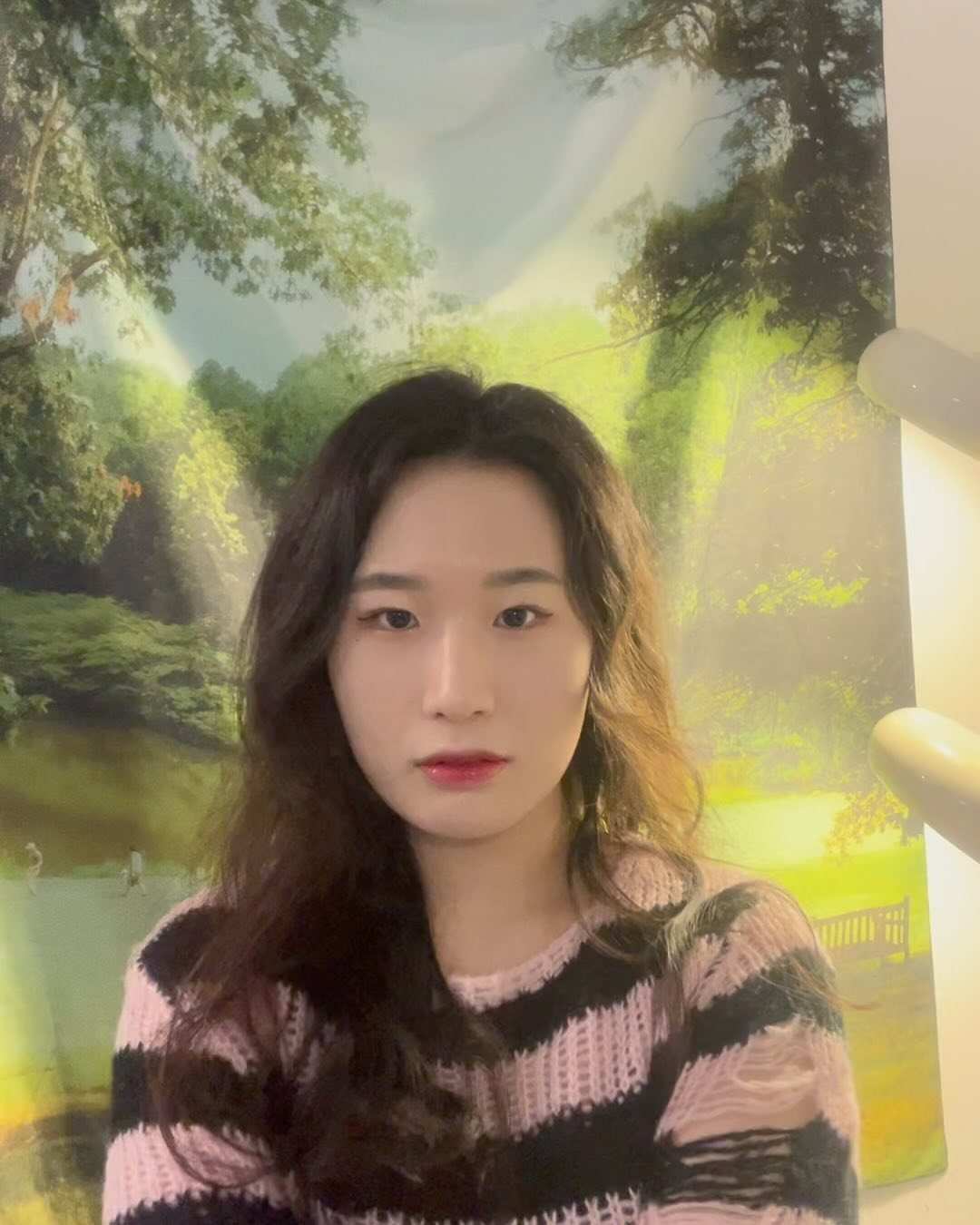#협찬
은행동에 신상 카페가 생겼다는데!! 협찬 안받은지 1년이나 넘었지만 #오아시스 는 꼭 가보고싶어서 다녀왔어요❤️

근데 진짜 셀카 맛집임!! 남찍사 외에 셀카 안찍은지도 진짜 오래됐는데 무보정 기카로 아무렇게나 찍어도 잘나와요.. 
너무 잘 나오는 바람에.. 예쁜척 너무 많이해서 미안..🙏

미리 검색해보니까 프렌치 토스트 맛집, 테린느 맛집 등 모든 메뉴가 맛집으로 뜨길래 고민하다가 초코 테린느로 골랐는데 진짜 너무 찐하고 맛있어요ㅠㅠ
제가 진짜 디저트분야 쩝쩝박사인데.. 저 테린느 안좋아하는 줄 알았는데 그냥 맛있는 테린느를 못먹어봤던거였어요ㅠㅜ
다른 분들 토스트 드시는거 보니까 나도 먹고싶어짐
여기는 진심으로 내돈 주고 재방문 의사 무조건 있어요!!! 다들 맛있는거 먹고 셀카 건지러 가세용~❤️❤️

+아메리카노 3500원인데 하나도 안쓰고 맛있음

#대전카페#대전디저트#대전데이트#대전중구카페#대전중구디저트#대전중구데이트#대전중앙로카페#대전중앙로데이트#대전중앙로디저트#은행동카페#은행동디저트#은행동데이트#은행동맛집#은행동커피