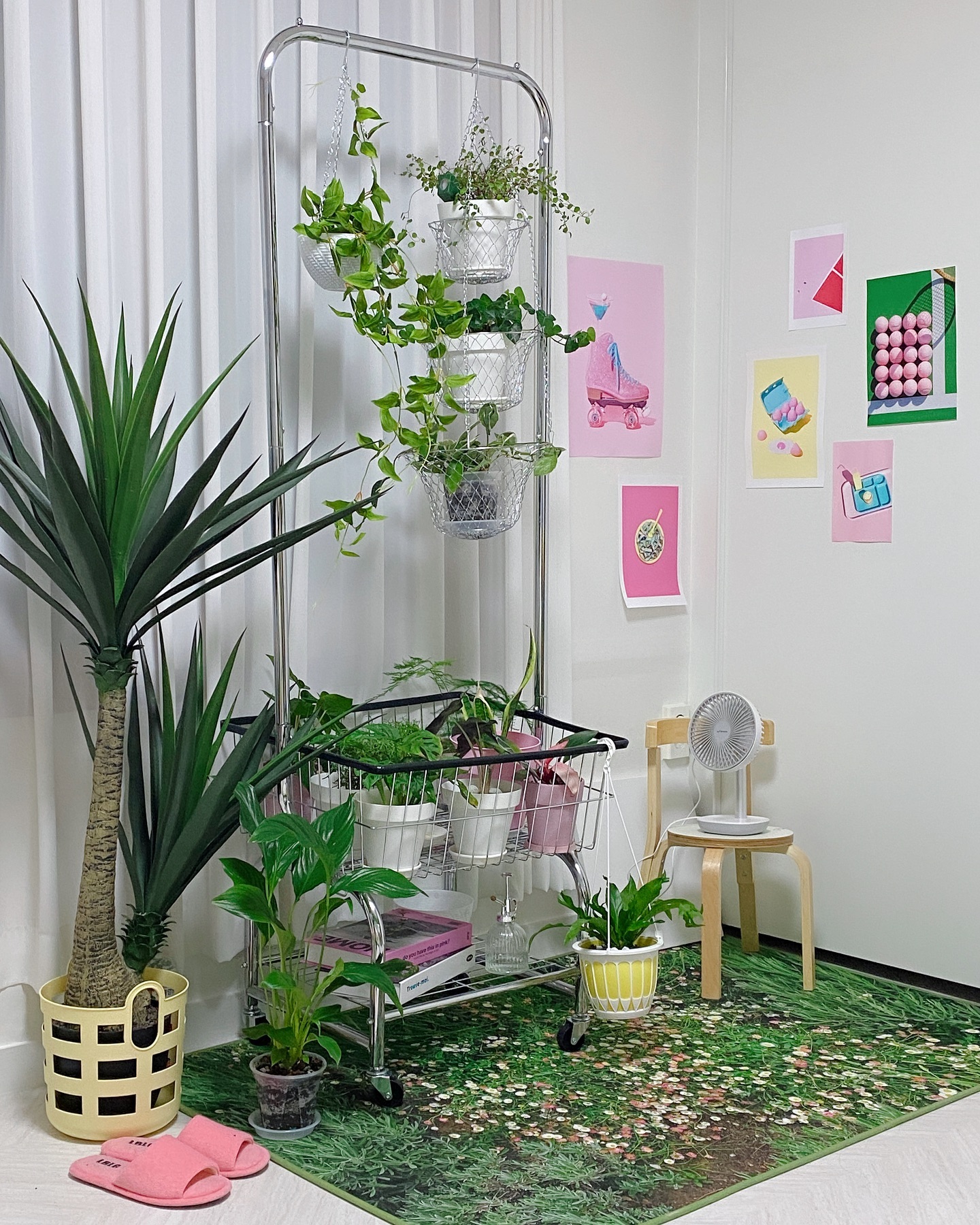 -
분갈이도 해주고
새로운 애들도 데려오고
조화&생화 의 콜라보🌱

gapjone_2014 
pluffyarchive 
postermakers_ 
roomnhome 
그리고 쿠팡 coupang todayhouse 

#오늘의집 #집꾸미기 #식린이 #식집사 #구옥인테리어
#플러피아카이브 #꽃러그 #화분 #쇠테리어