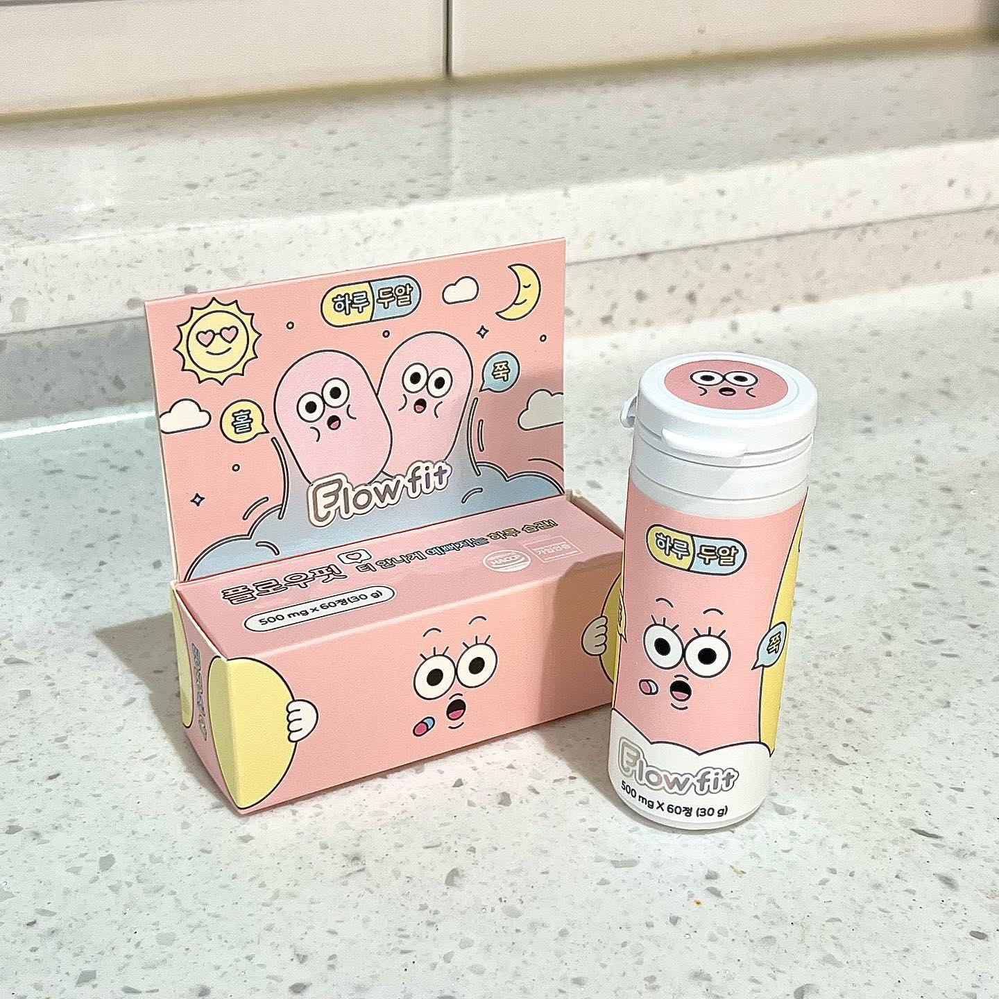 #협찬
플로우핏 붓기 다이어트 솔루션 박스 💊🎀

⠀⠀
티안나게 예뻐지는 하루 습관
긴급 붓기 처방 솔루션 플로우 핏 ఇ

청담, 압구정 상위 1% 레시피로 불리는
강남 지역 성형외과 고객님들의 관리템

▫️ 성형 수술 후 빠른 붓기 관리를 원하는 분
▫️ 오래 앉아있어 다리가 퉁퉁 붓고 쥐나는 분
▫️ 조금만 피곤해도 아침마다 얼굴이 붓는 분
▫️ 중요한 일정, 약속을 앞둔 모든 분들

파인애플 🍍 약 19통 분량
브로멜라인 12,000mg 함유 

한국인의 유전자에 맞는 신원료
발효청국장과 김치유산균까지 ✌🏻

카이스트 생명과학과 출신 R&D가 직접 참여
빠르고 정확한 붓기 관리 케어를 도와주기에
중요한 약속 전 관리해줄 때 아주 좋다고 (•̀ᴗ•́)و ̑̑

하루 두 알씩 물과 함께 섭취해주기 💧
한통에 60정 한 달 분량이라 넉넉한 양
퉁퉁 붓는 얼굴 관리할 때 플로우핏 추천 ఇ 
⠀⠀ 
⠀⠀
-
⠀⠀
Copyright 2024. 𝐦𝐚𝐧𝐧𝐲𝐚𝐦𝐨𝐨
All rights reserved.

#플로우핏 #붓기관리#붓기관리템#다이어트중인사람#다이어트메뉴#코스메틱#피부에좋은#피부관리루틴#외모관리#여성미#건강한다이어트#다이어트하자#피로회복#다리붓기#지방분해효과#셀룰라이트제거#성형붓기
⠀⠀