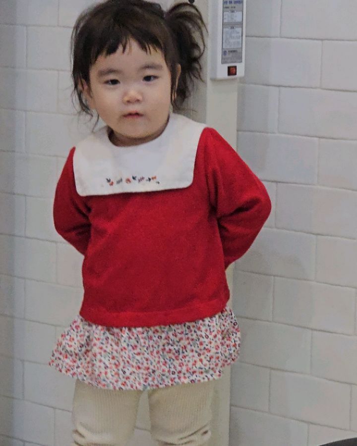 이노무 감기는 떨어졌다 싶으면,또걸리는군😒
처음으로 진료받을때 안울고 진료 봤다는 넘 이쁜 내새낑❤️

언니가 키랑 몸무게 재니까 자기도 하고 싶다고ㅎㅎㅎㅎ
많이 컸다고 생각했는데, 키는 잴수가 없넹😂

보윤아 아프지말자👏