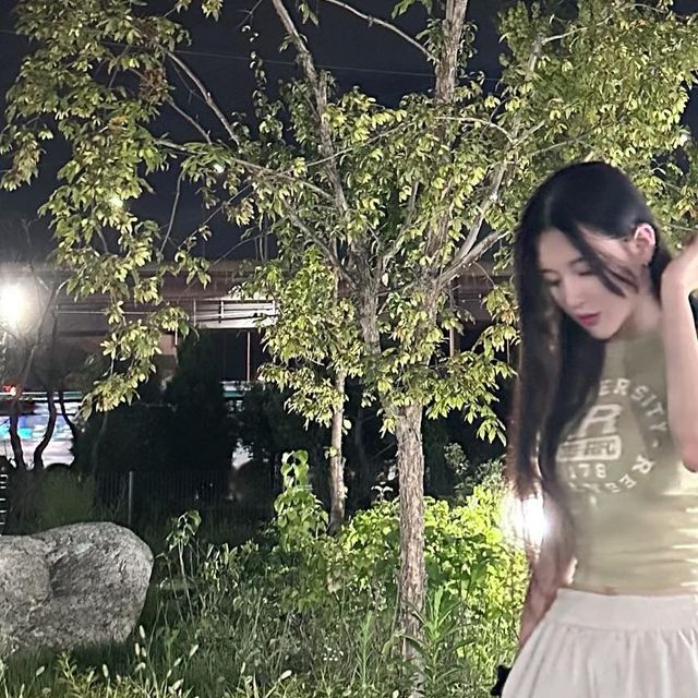 이가은 on Instagram: "#협찬 #아이러니포르노 윈드브레이커 와이드 밴딩팬츠 ☺️ 가볍고 여름에도 아주 편하고 이쁘게 입을 수 있는 통 넓은 와이드 팬츠ㅠㅠ 요즘 너무 기엽게 코디