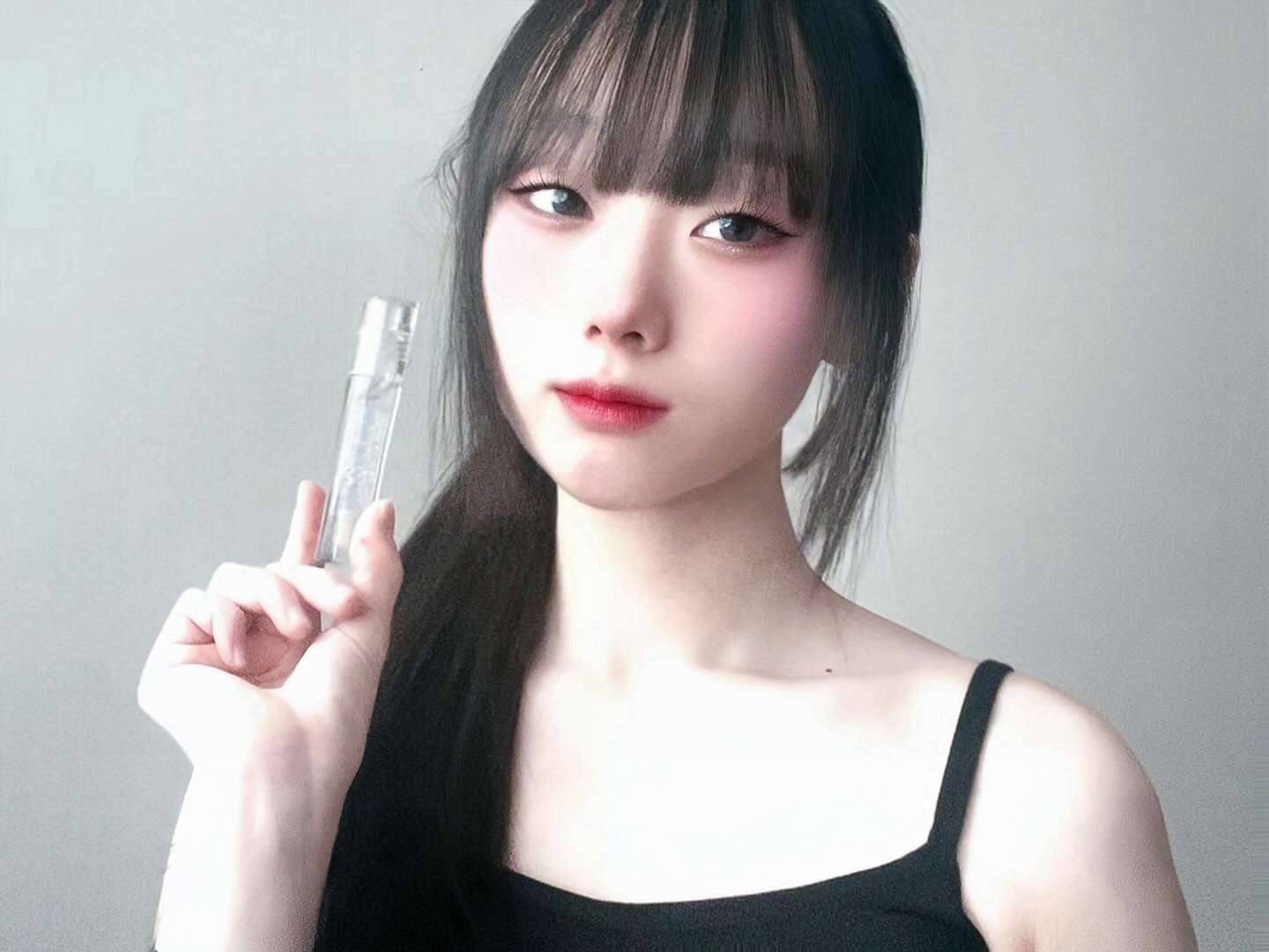 #광고 | liphip.co.kr

[ 립힙 립 플럼핑 글로스 + 롱래스팅 매트 립틴트💄]

<사용제품>
: 립 플럼핑 글로스 (단독 컬러 /은은하게 빛나는 투명 글리터), #05딥키스 
립힙 립 플럼핑 글로스를 입술을 촉촉하게 생기있게 만들어주기 위해 사용해보았습니다!
다른 브랜드의 플럼핑 글로스과 다르게 따갑지않고 자극적이지 않은 강도로 부담 없이 플럼핑 효과를 보이고, 영롱한 물막 광택기 입술을 감싸주는 워터 글로스 재형이라 도톰하고 예쁜 입술을 표현해줘요😍

- 코코넛 오일, 보르피린, 멘톨 등 촉촉하고 윤기나는 입술을 위한 안전하고 영양 가득한 립 케어 성분 함유!🥥🌴
- 어떤 제품과 발라도 케미 미쳤다구..🤦‍♀️❤️
- 특히 립힙 ’롱래스팅 매트 립틴트‘와 레이어링하여 사용하면 그 날의 무드에 딱 어울리는 립 표현 연출가능!⭐️
- 인위적인 향이 아닌 기분 좋은 프루티 향으로 하루종일 싱그럽게🍒

언제나 빛나는 글리터 글로스 립힙 립 플럼핑 글로스와 함께 이쁜 메이크업 해봐요😝
(이왕이면 롱래스팅 매트 립 틴트도 함께..!)

#협찬 #립힙 #liphip #립플럼핑글로스 #탱글립 #탕후루립 #틴트추천 #글리터글로스 

#instalike #lfl #f4f #l4l #맞팔 #좋반 #셀카 #selfie #selca #ulzzang #photo #makeup #영롱보스 #얼스타그램 #코스메틱 #フォロー #韩国人 #美女 #흔녀 #뷰티