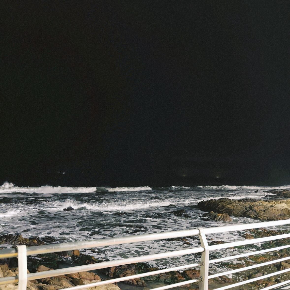 밤 바다 파도 🌊