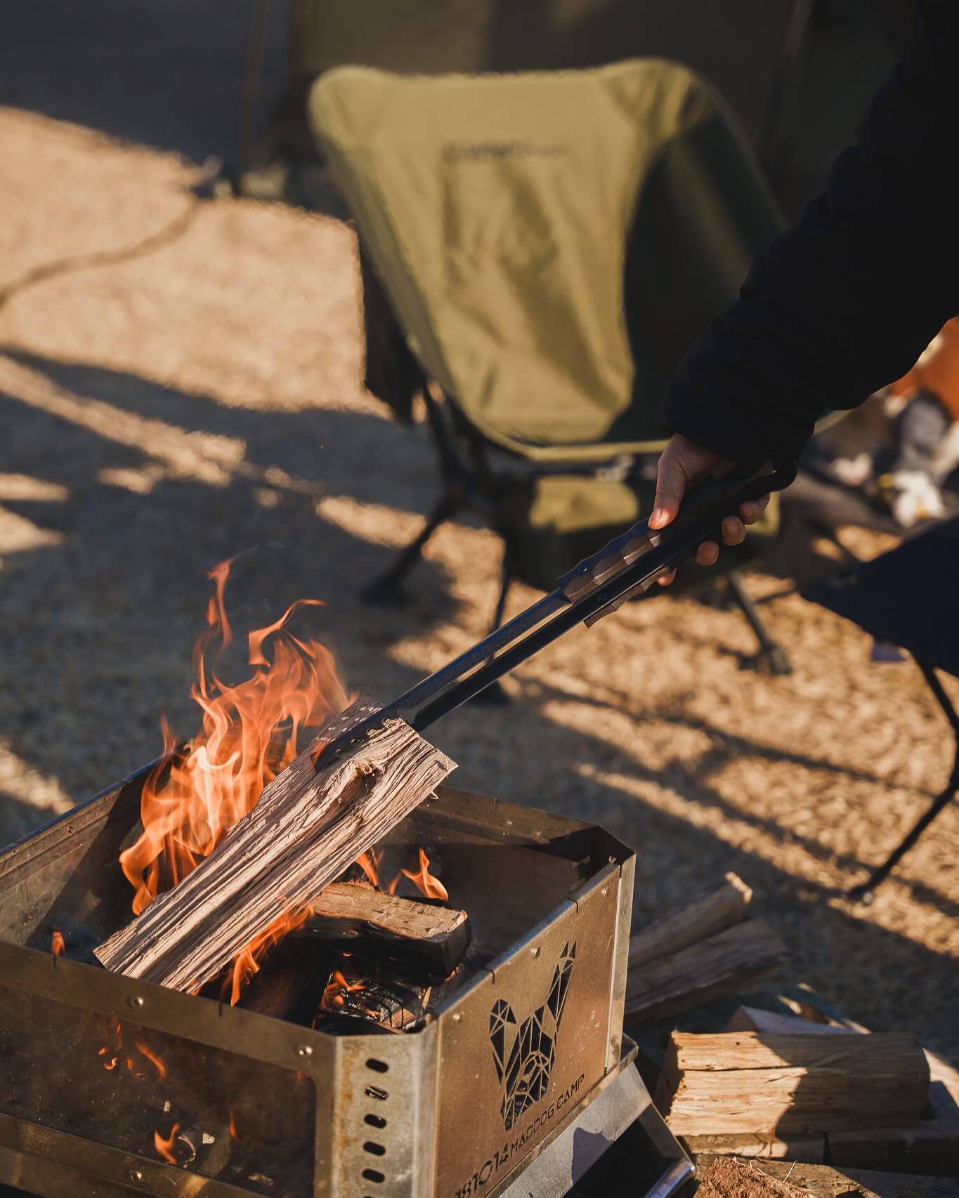 #협찬 kzmoutdoor.official 

추워도 불멍은 
못참죠🔥

와일드한 감성의
카즈미 필드 레노칸 집게
이제 이걸로 정착했어요😆

부식과 스크래치에 강하고,
거친 텍그처가 딱 제스타일인거 있죠!

자작나무 원목 손잡이라
그립감도 좋고 무엇보다 디자인이👍🏻

화목난로나 화로대 사용하시는
캠퍼분들은 한번 둘러보셔도
좋을것 같아요!

안전사고 없이 즐거운
캠핑생활 보내세요☺️

#카즈미 #필드레노칸집게 #불멍집게 #화로대집게 #집게 #캠핑용품 #캠핑