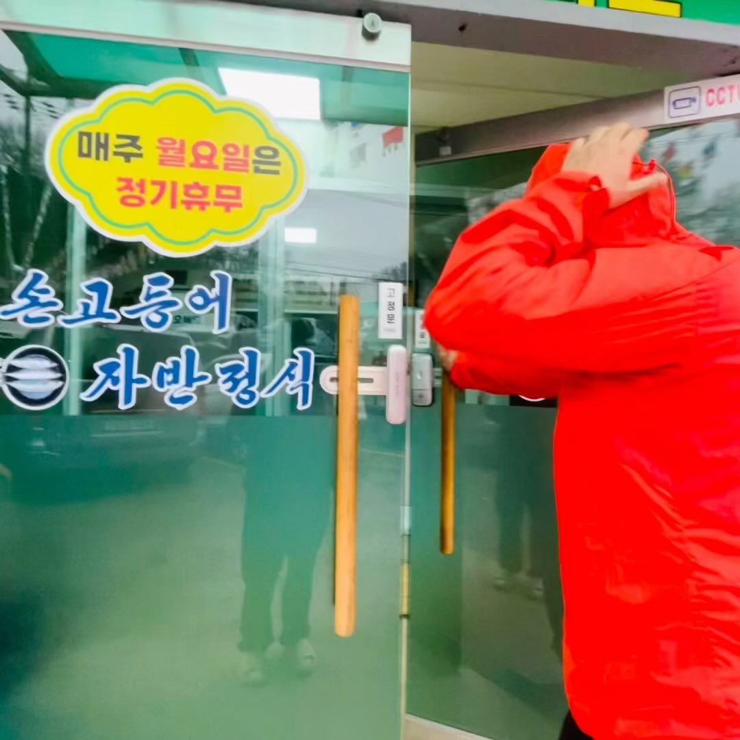 #오늘뭐먹지
거의 뭐 이제 맛집 피드

진밭골에서 옮긴 맛집 #손고등어자반정식

고등어 한마리를 통째로 주는 반찬마저 끝장나는 맛집
모든 테이블 찌짐한판 서비스^^~
식혜까지 후식으로 주는 정식맛집 
생선정식을 골라먹을 수 있고 딱 적당한 간에
깔끔하고 정갈한 밑반찬이 기분까지 좋게 만들오따 ;)
.
.

#대구맛집 #수성구맛집 #대구한식맛집 #수성구한식맛집 #수성구고등어정식맛집 #수성구꼬막맛집 #수성구코다리정식맛집 #수성구갈치정식맛집 #황금동맛집 #황금동한식맛집 #황금동모임장소 #황금동건강한식사#손고등어자반정식